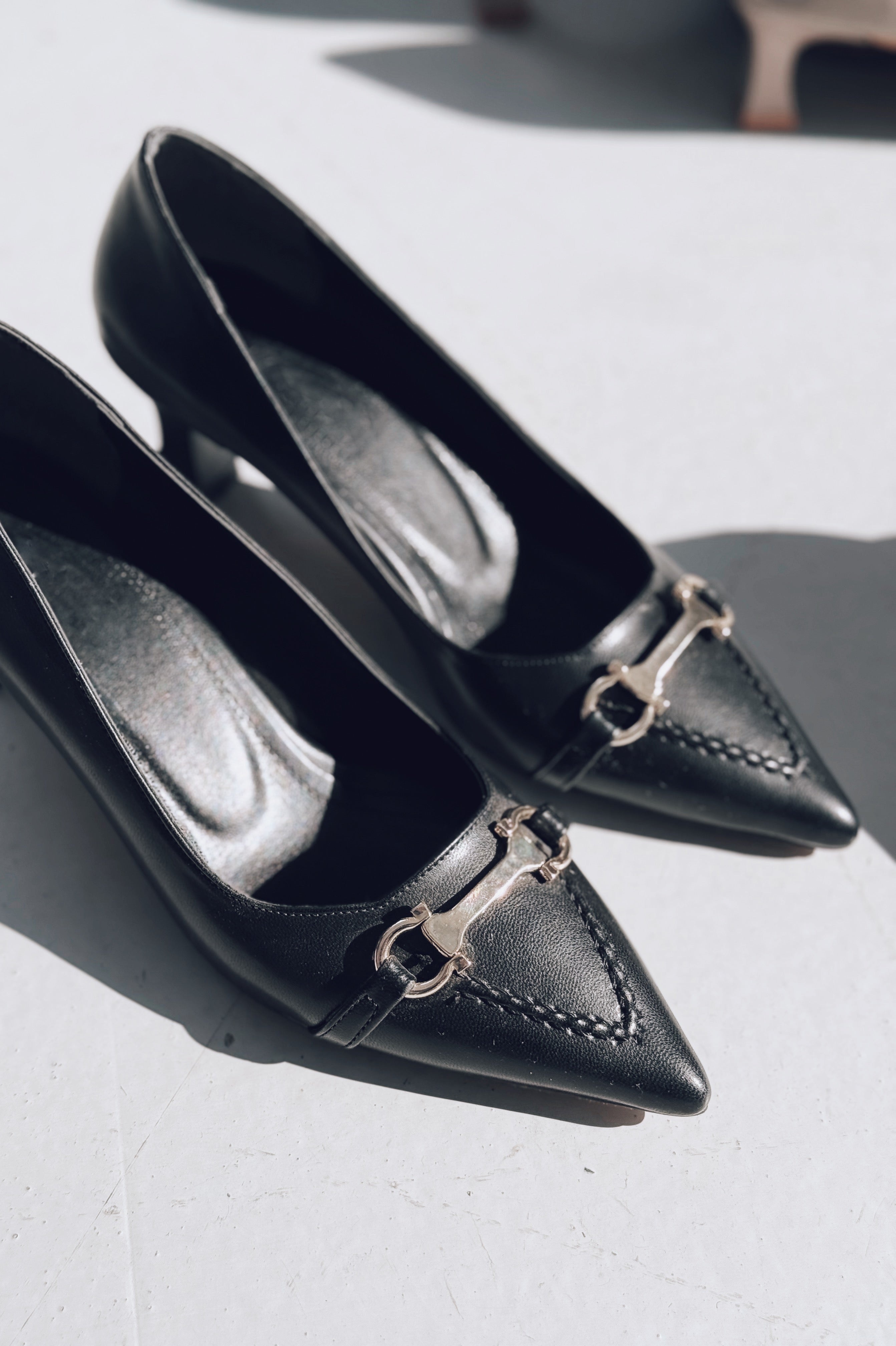 Maris Mat Deri Siyah Toka Detaylı Stiletto
