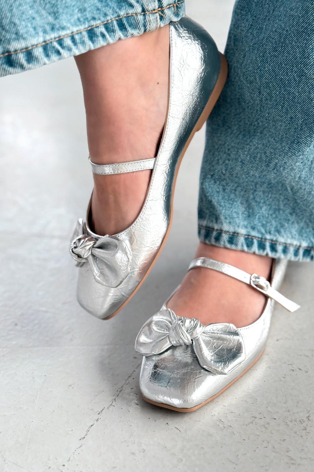 Ratins Kırışık Deri Gümüş Kurdele Detaylı Kadın Babet - ILOVESHOES