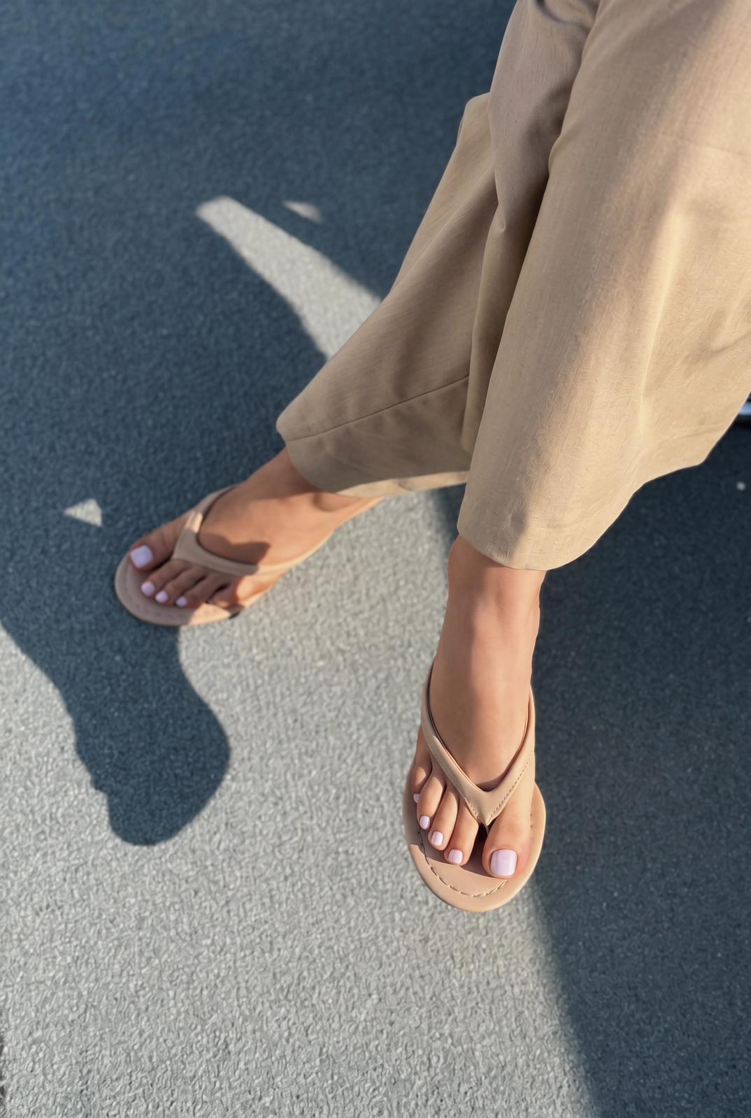 Arlene Nude Mat Deri Kadın Parmak Arası Topuklu Terlik - ILOVESHOES