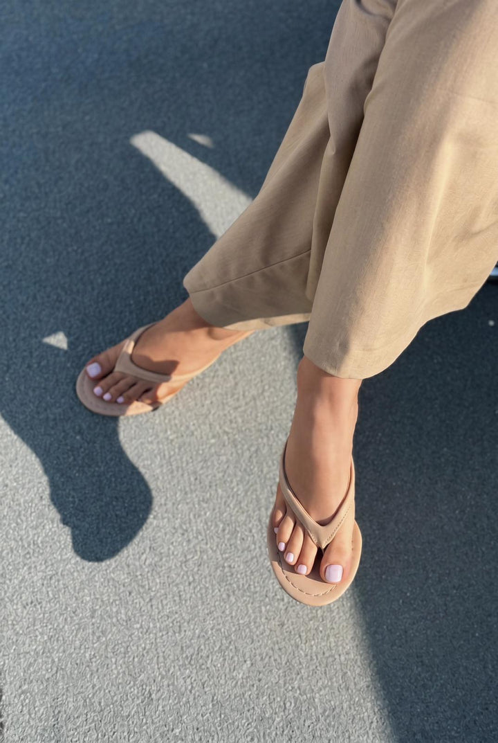 Arlene Nude Mat Deri Kadın Parmak Arası Topuklu Terlik - ILOVESHOES