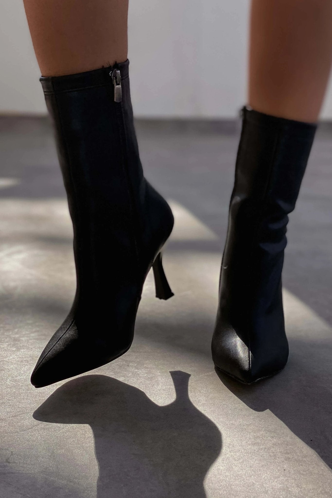 Licent Kadın Mat Deri Topuklu Bot Siyah - ILOVESHOES