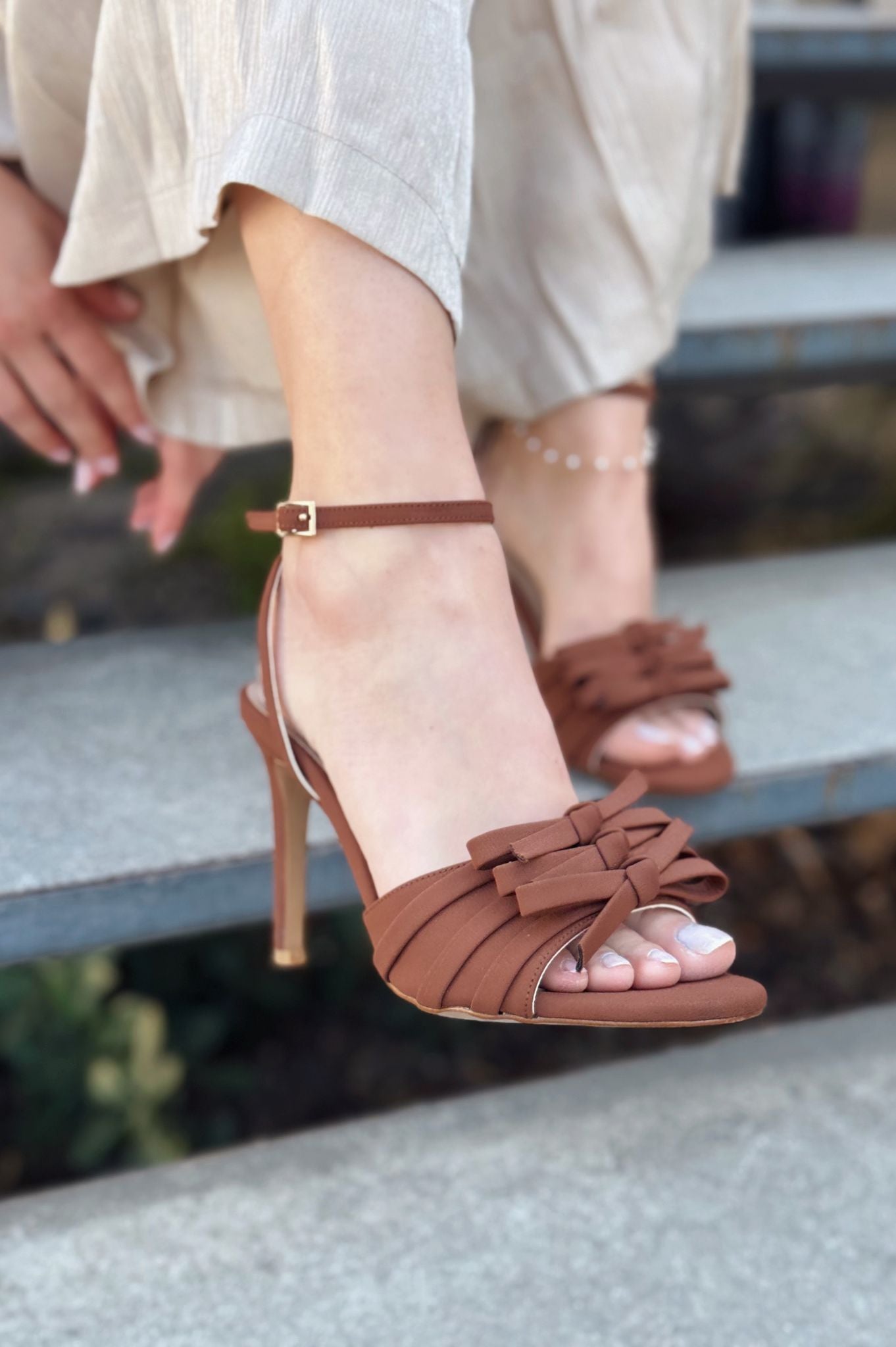Yanoxse Saten Kahverengi Kurdele Detaylı Topuklu Ayakkabı - ILOVESHOES