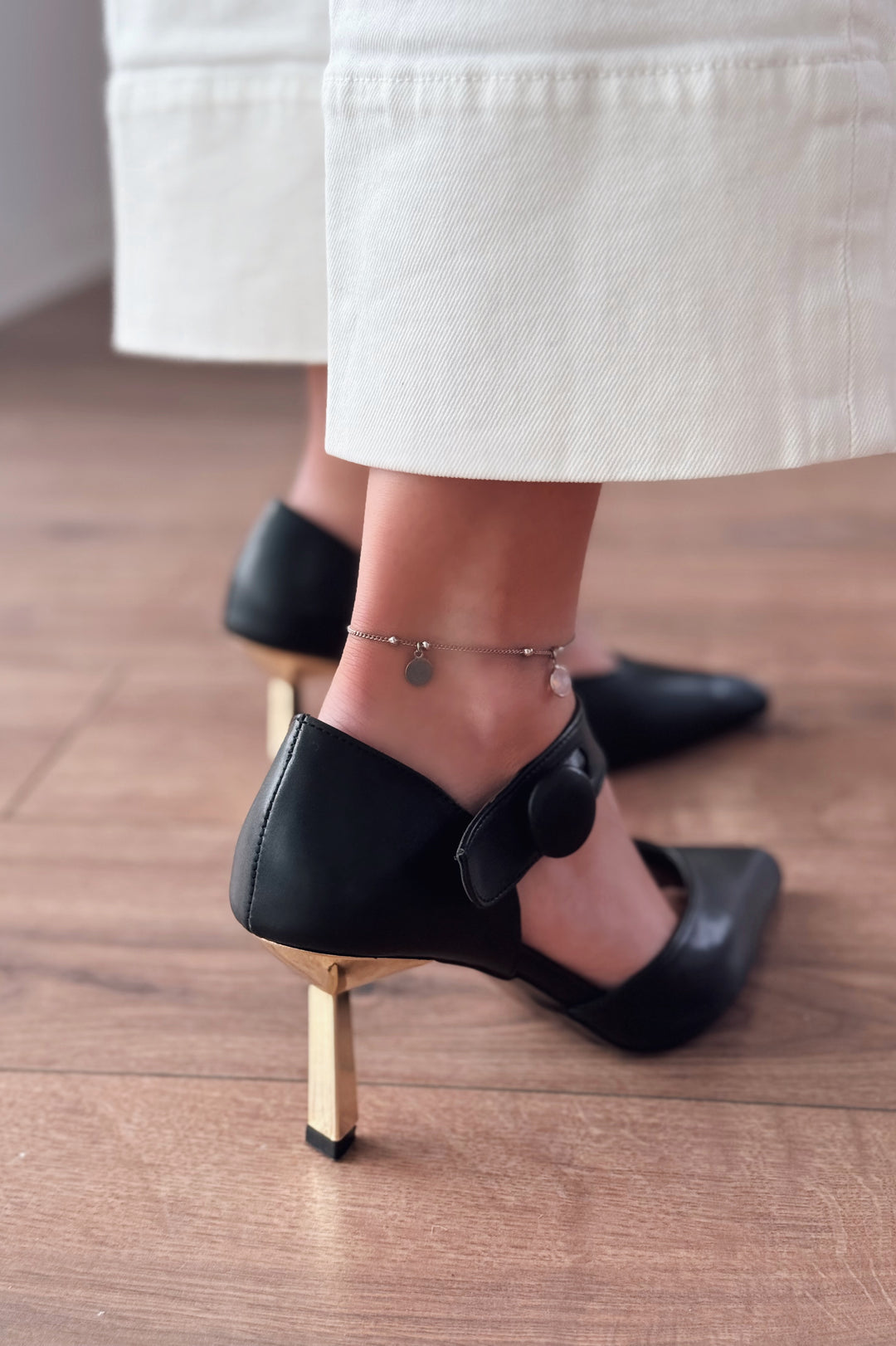 Wasord Mat Deri Düğme Detaylı Stiletto Siyah