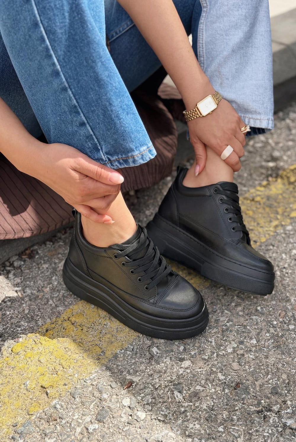 Korin Kadın Spor Ayakkabı Siyah Mat Deri Gizli Topuklu - ILOVESHOES