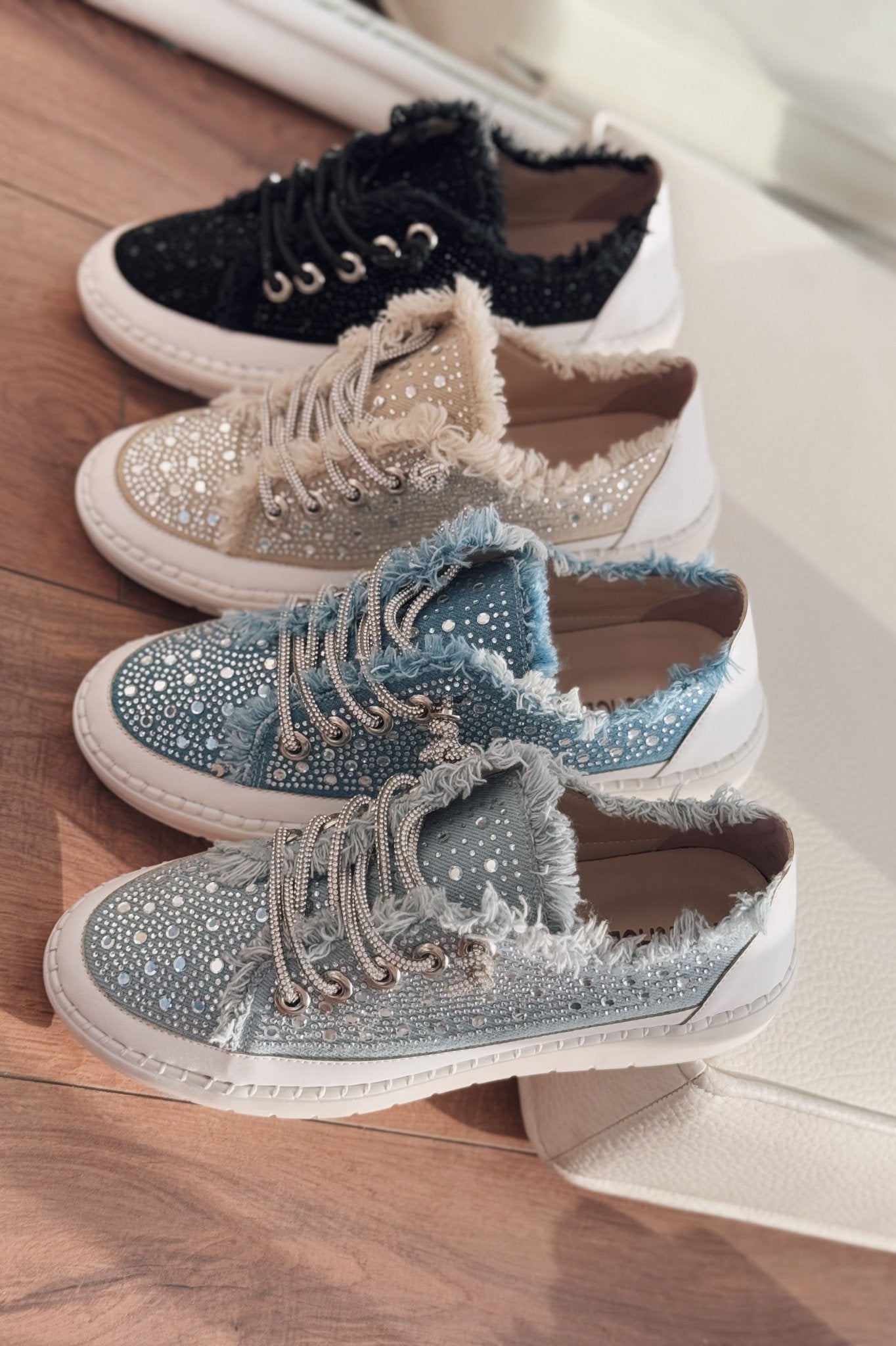 Renora Taş Detaylı Bej Jean Kadın Spor Ayakkabı - ILOVESHOES