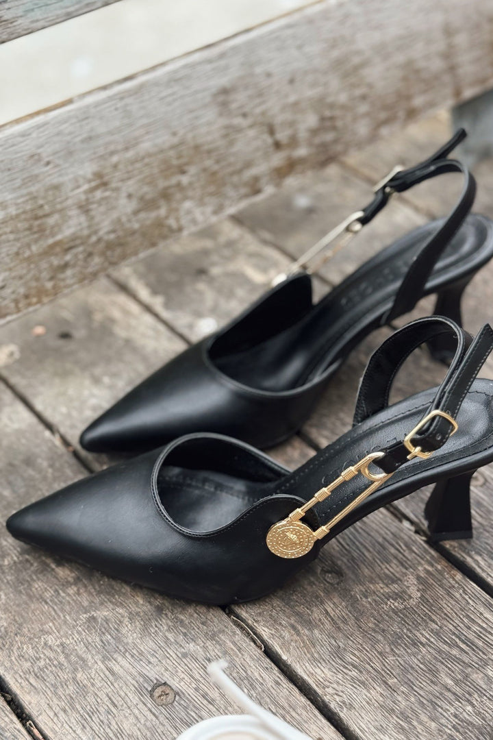 Relvor Mat Deri Siyah Toka Detaylı Stiletto