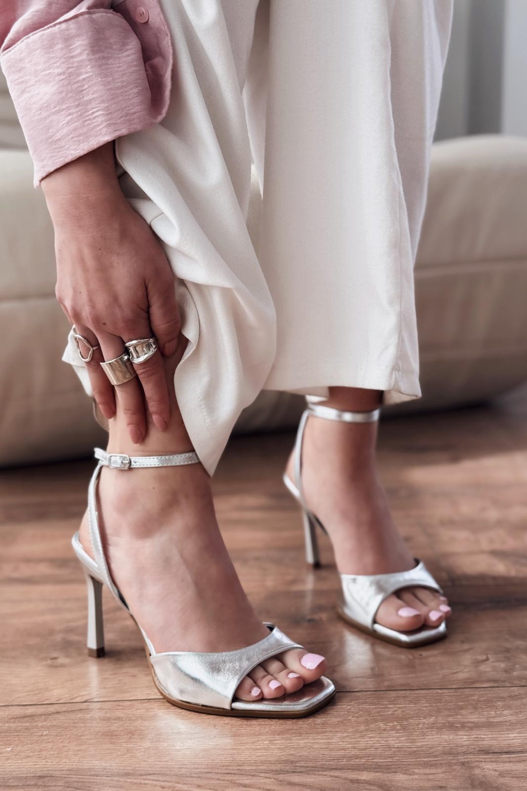 Elvona Parlak Deri Kadın Topuklu Ayakkabı Gümüş - ILOVESHOES