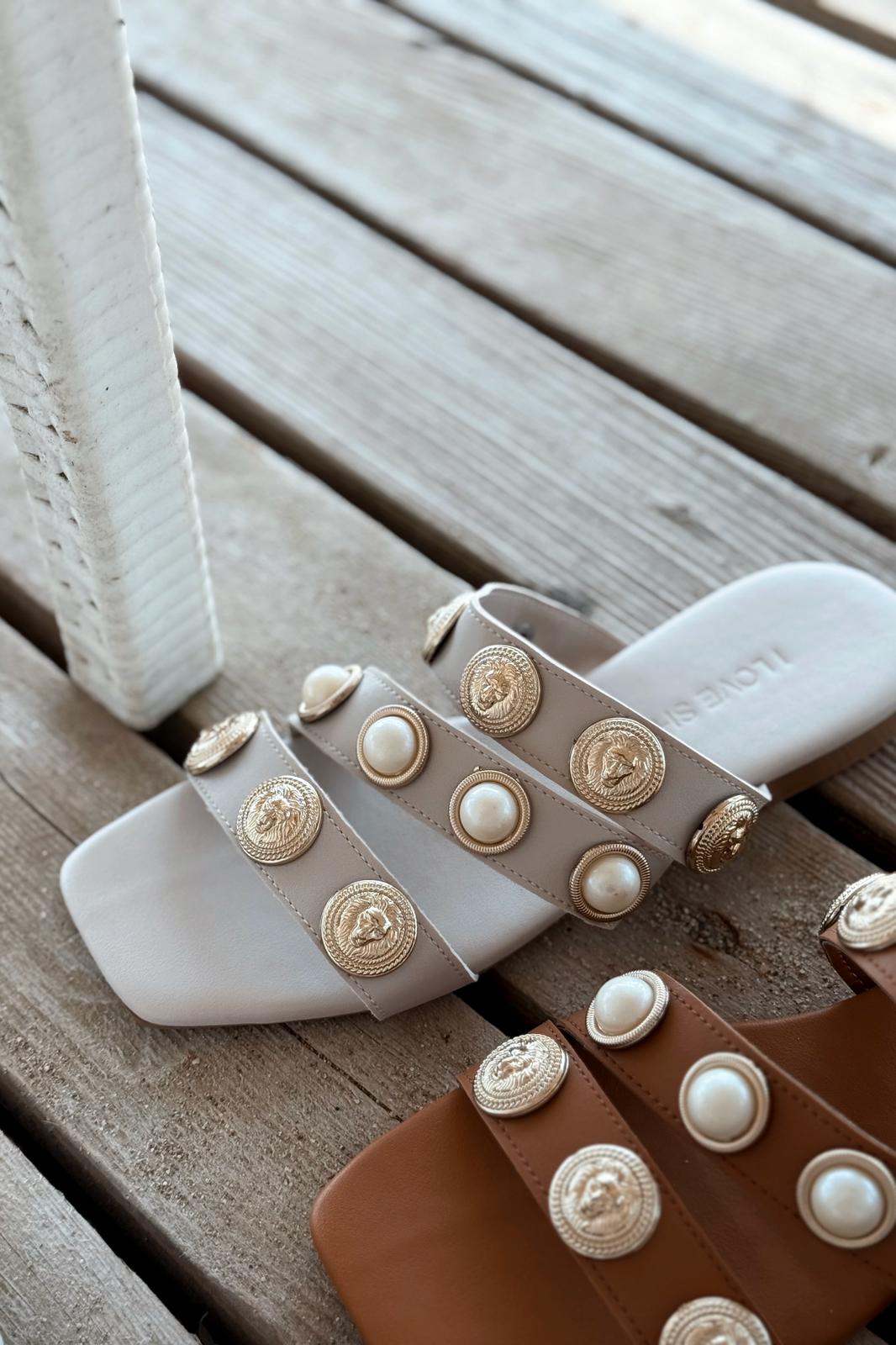 Ceylor Mat Deri Bej Toka Detaylı Kadın Terlik - ILOVESHOES