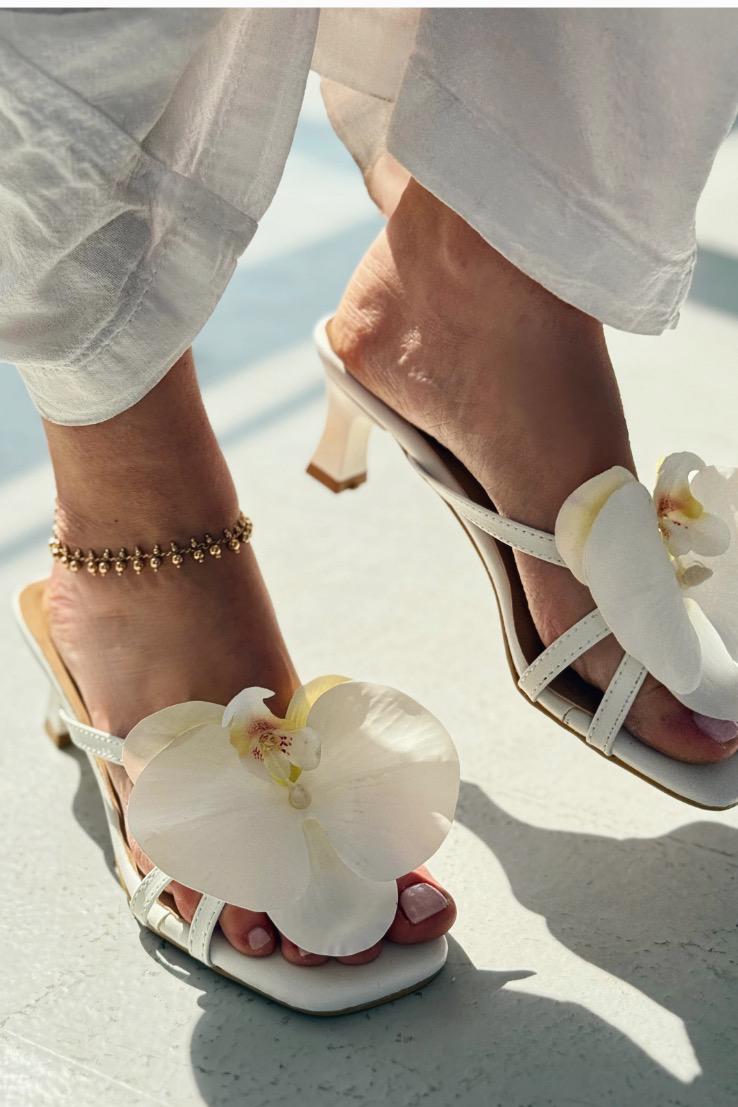 Noriva Mat Beyaz Orkide Detaylı Topuklu Terlik - ILOVESHOES