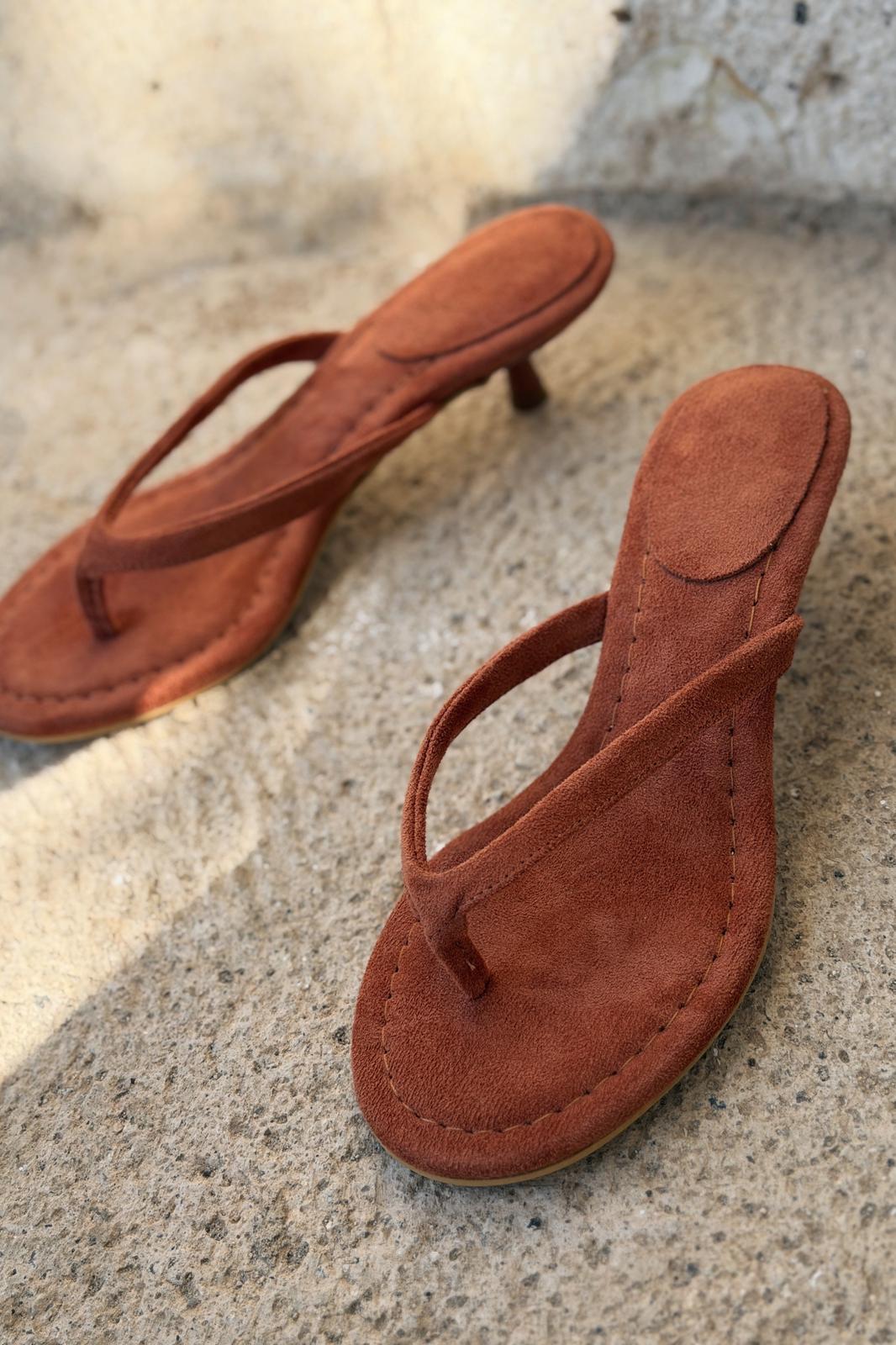 Arlene Topuklu Parmak Arası Terlik Kiremit Süet - ILOVESHOES