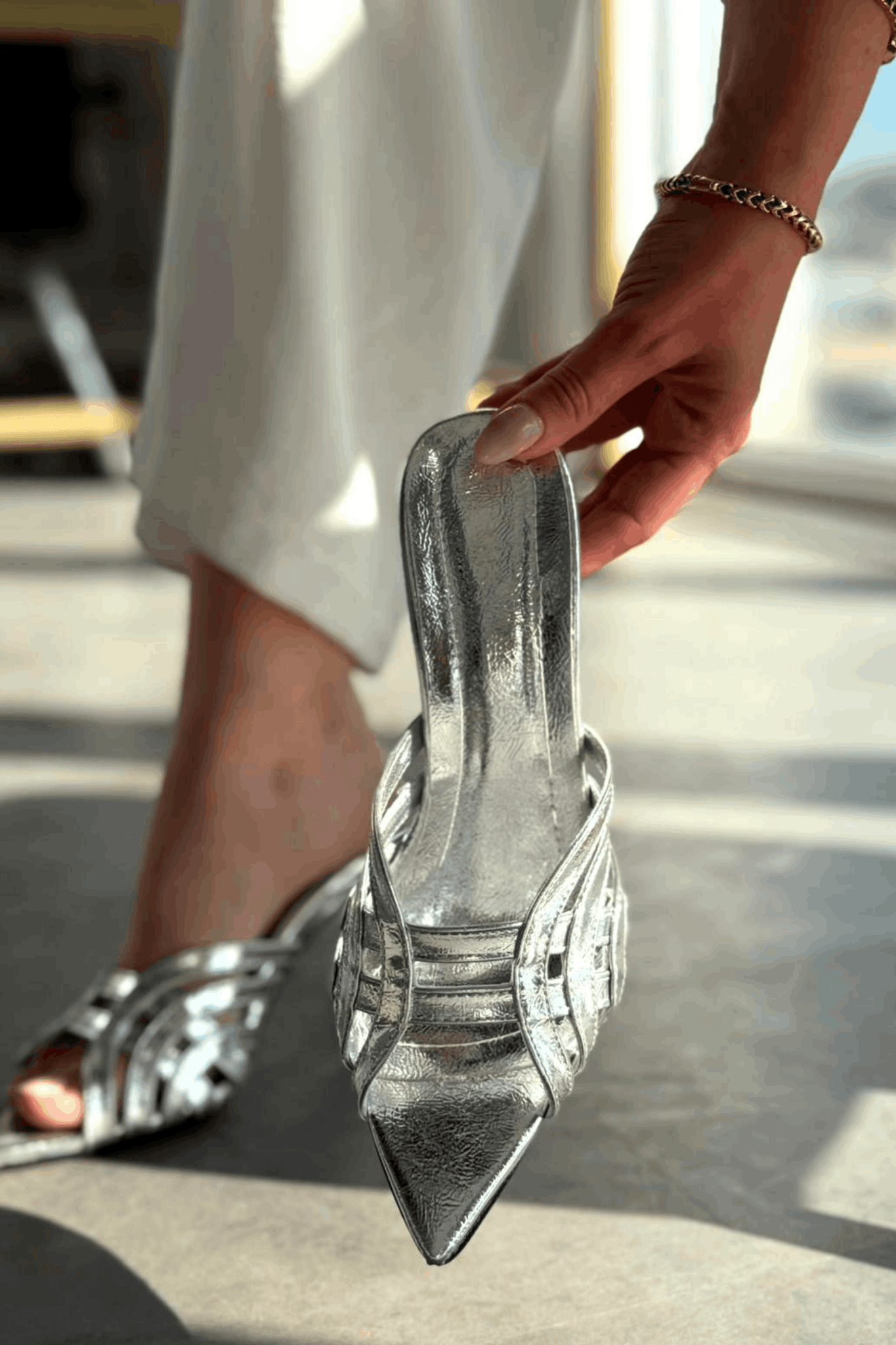 Lumon Parlak Deri Gümüş Bant Detaylı Topuklu Terlik - ILOVESHOES