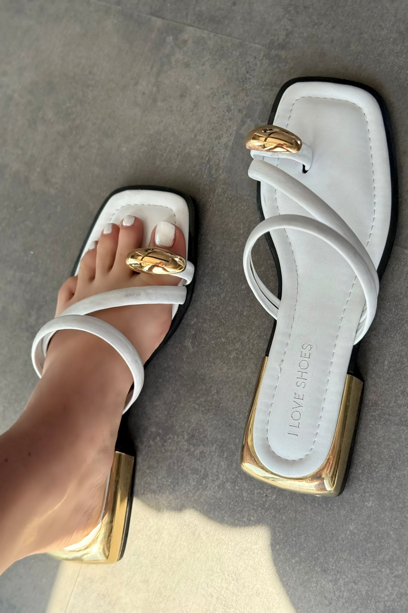 Orensa Mat Deri Toka Detaylı Kadın Terlik Beyaz - ILOVESHOES