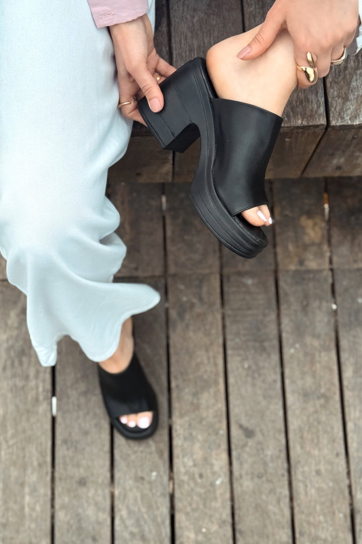 Velseya Mat Deri Kadın Topuklu Terlik Siyah - ILOVESHOES Türkiye