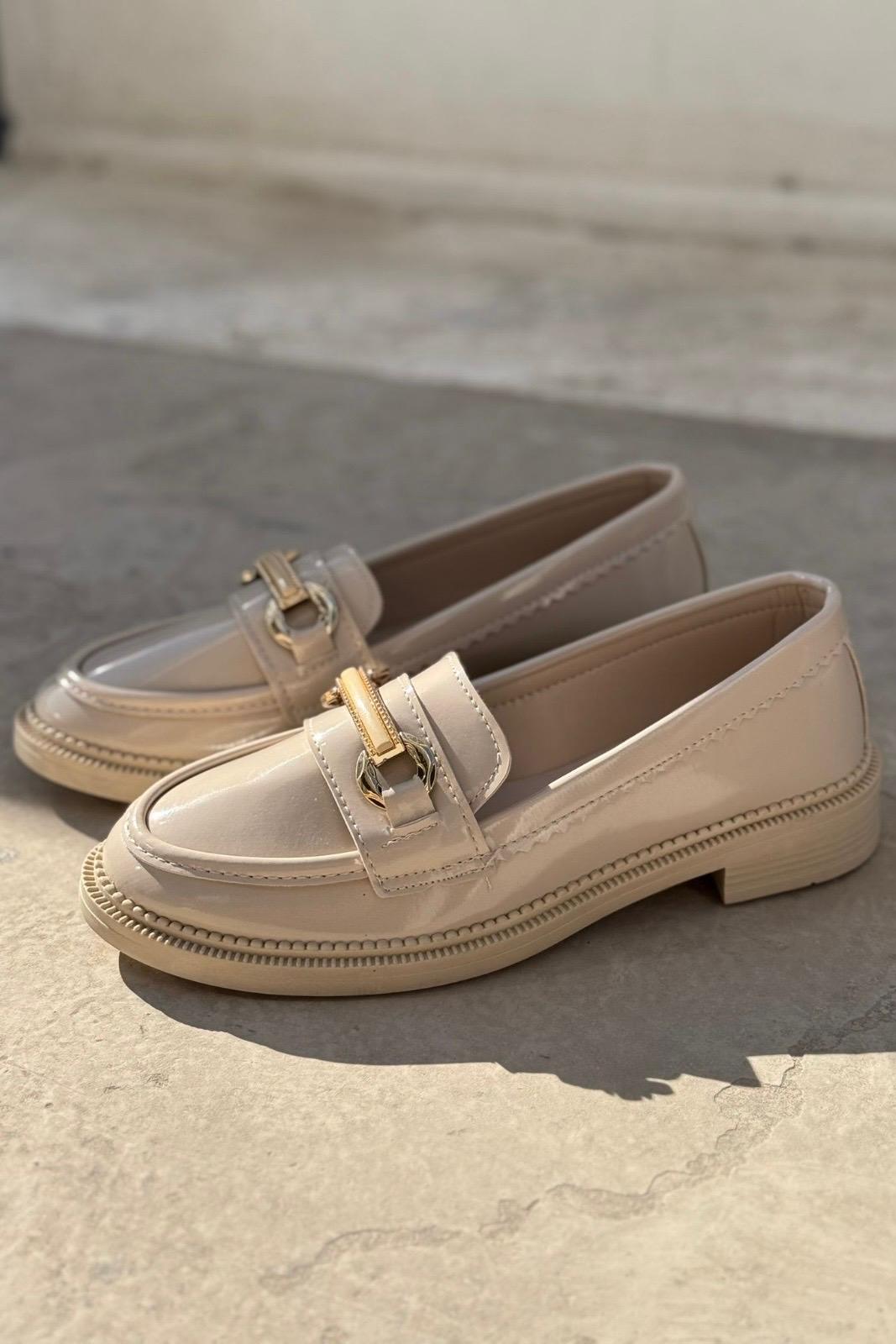 Duvra Rugan Bej Gold Toka Detaylı Kadın Loafer - ILOVESHOES