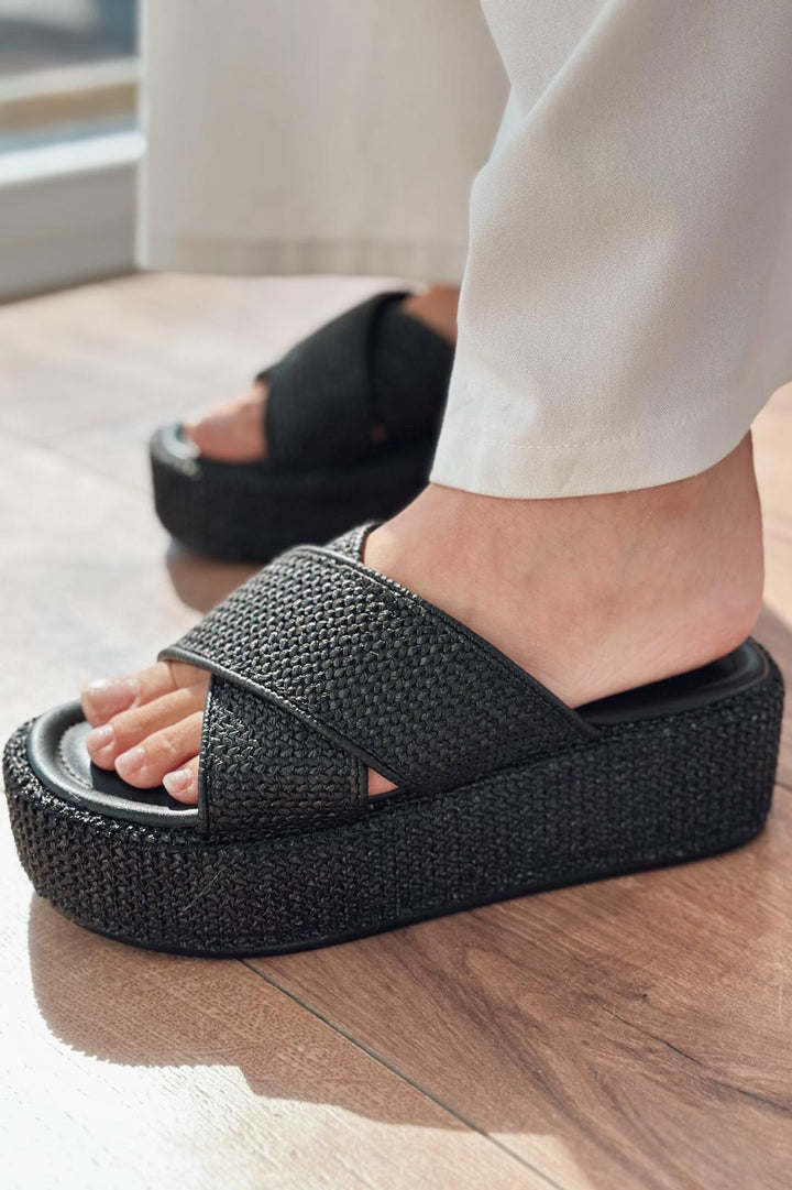 Redans Hasır Çapraz Bant Detaylı Kadın Terlik Siyah