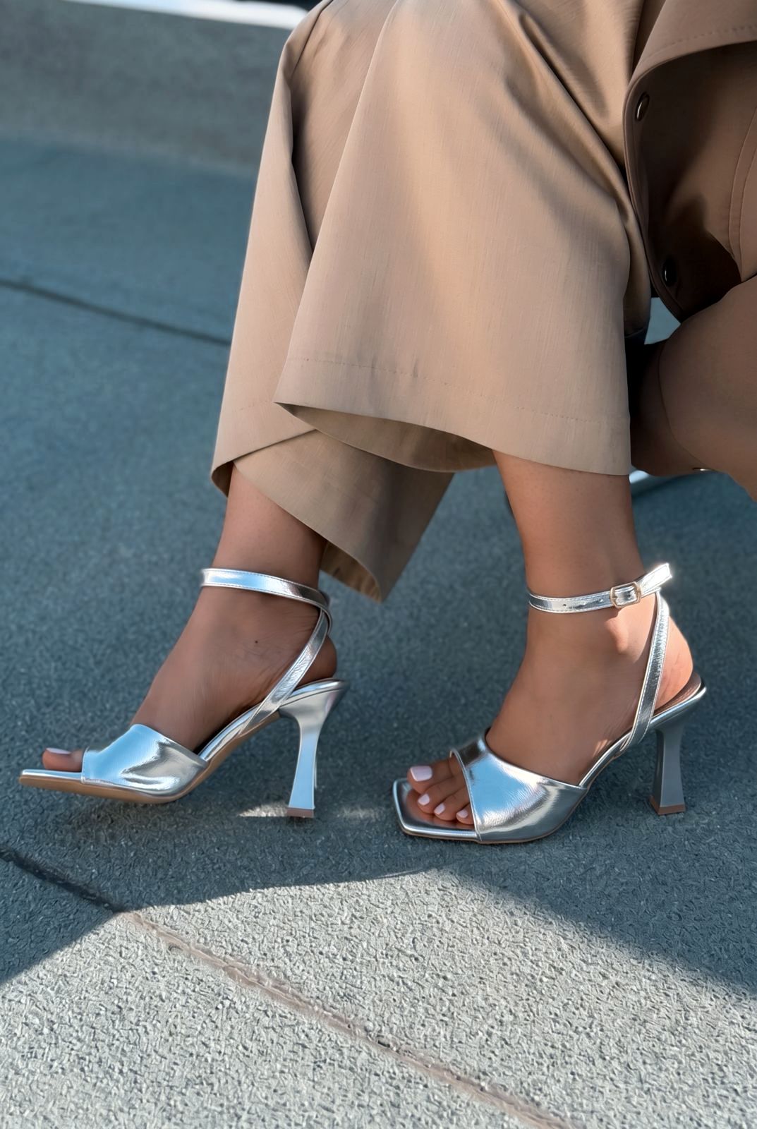 Velniel Gümüş Kırışık Deri Kadın Topuklu Sandalet - ILOVESHOES