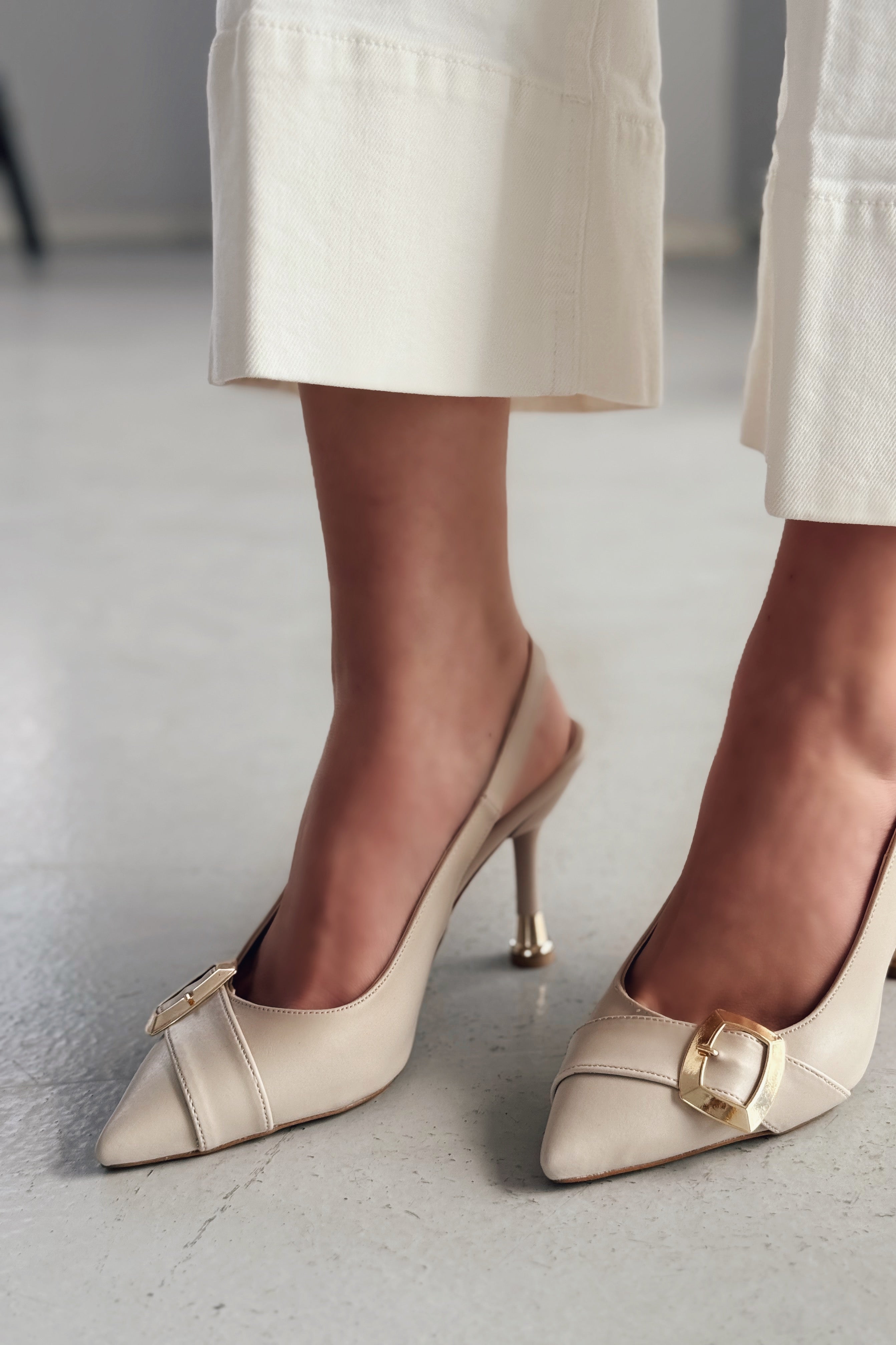 Solitre Toka Detaylı Yüksek Topuklu Bej Stiletto