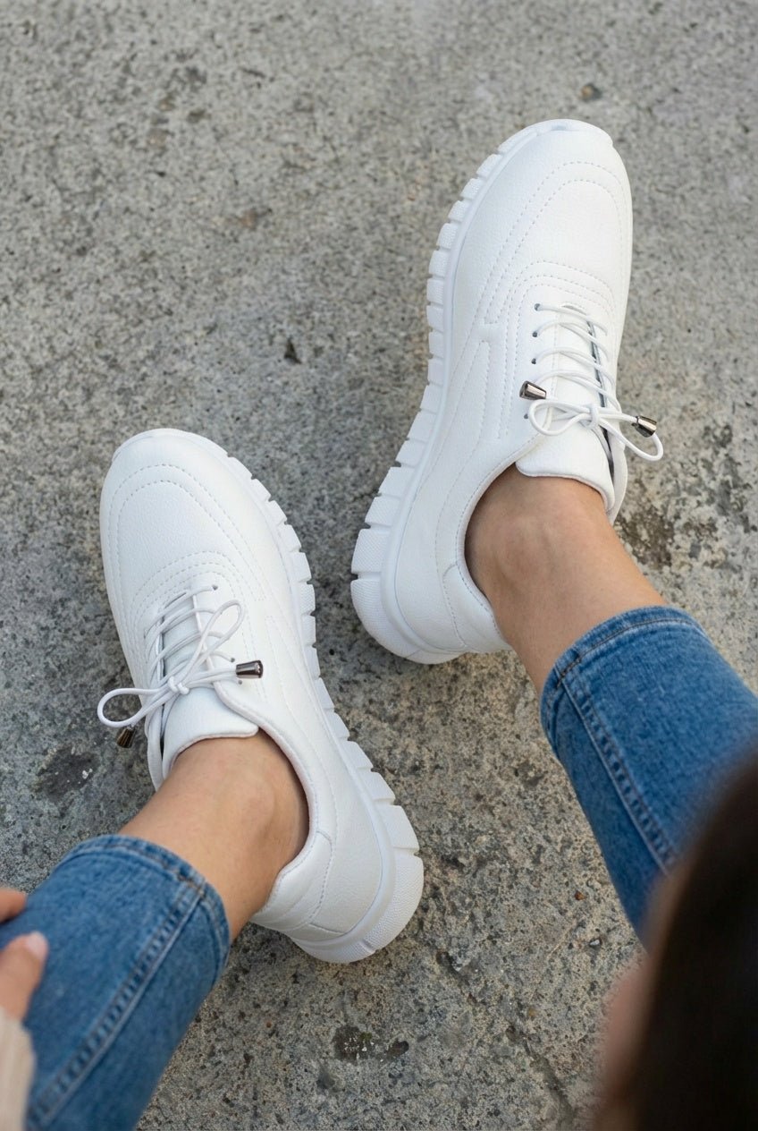Camora Mat Deri Bağcık Detaylı Beyaz Kadın Spor Ayakkabı - ILOVESHOES