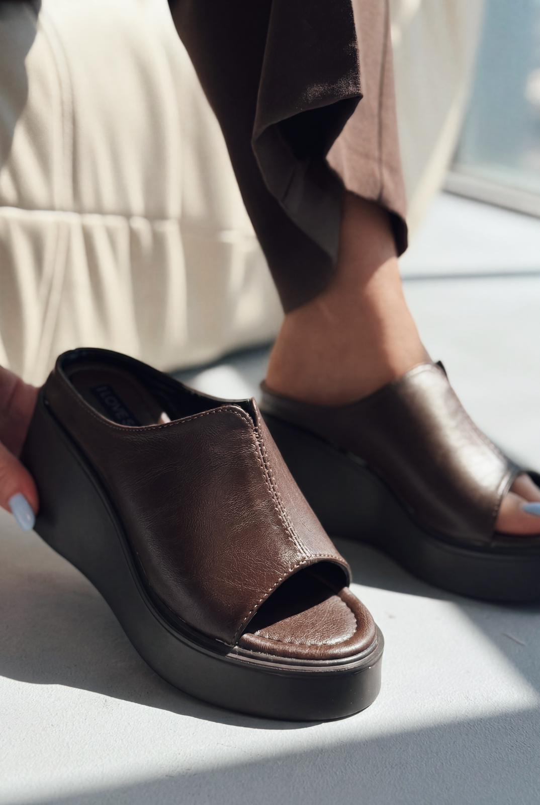 Torvyn Acıkahve Mat Deri Kadın Dolgu Topuklu Terlik - ILOVESHOES