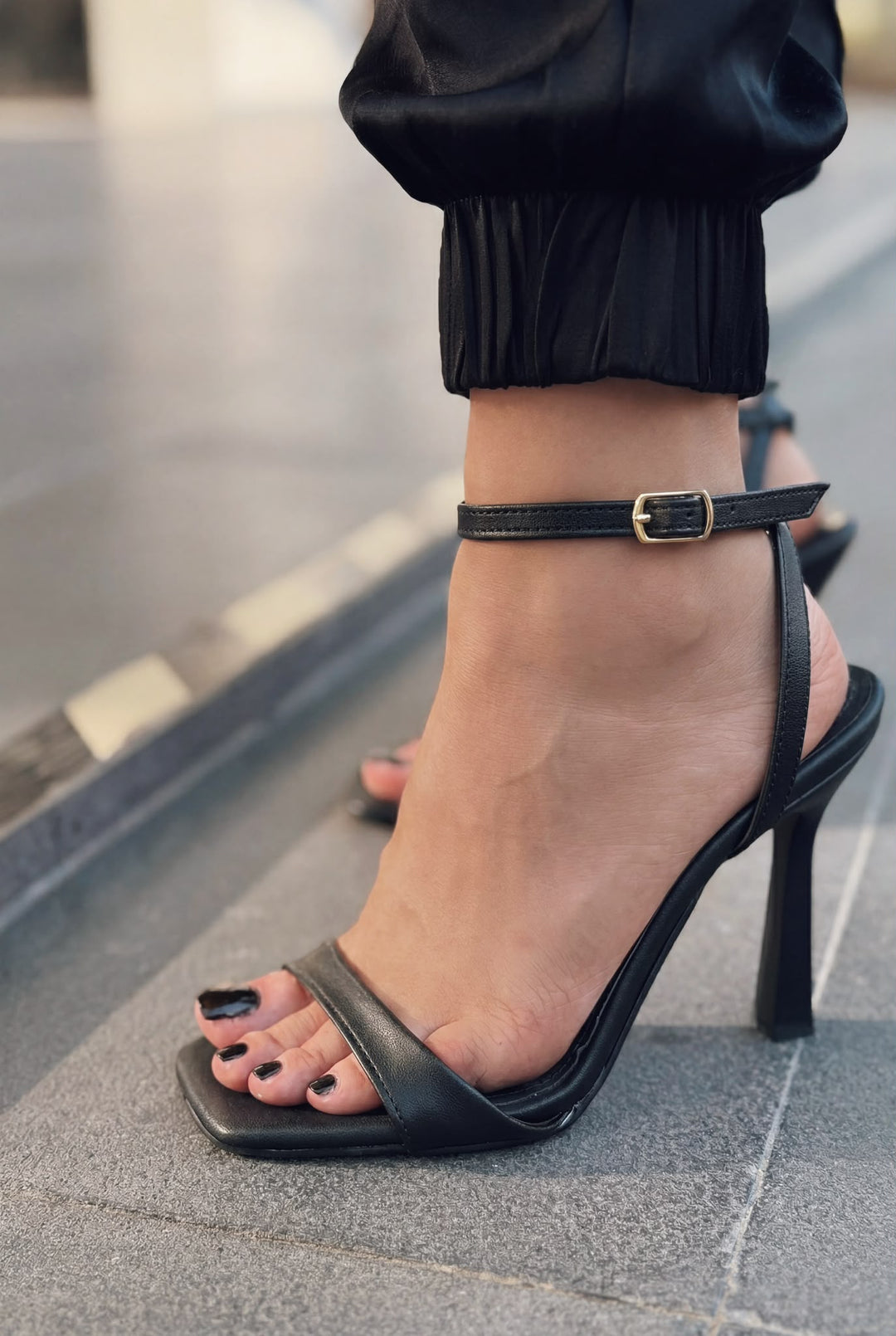Velior Siyah Mat Deri Kadın Topuklu Sandalet
