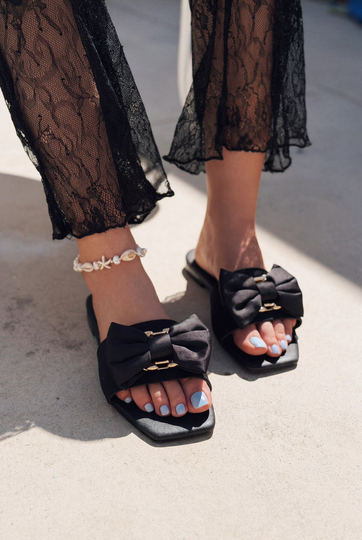 Luxenor Siyah Saten Kadın Terlik - ILOVESHOES