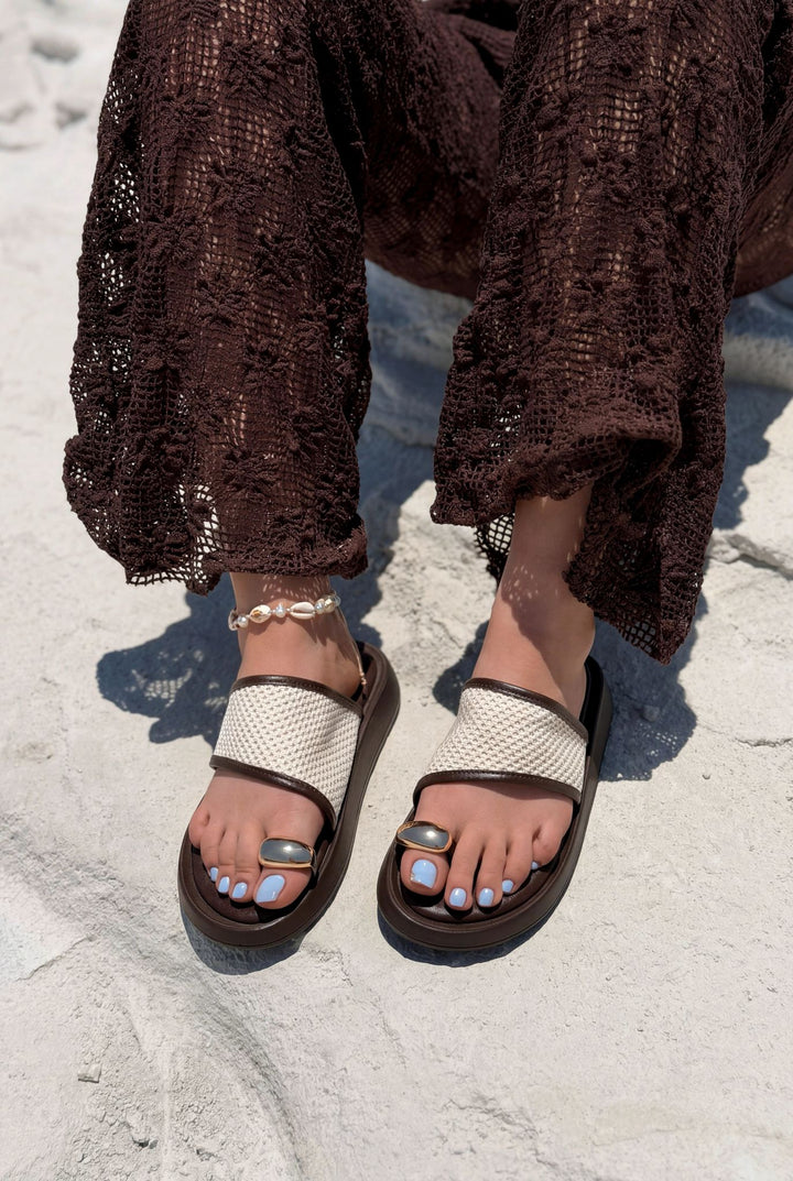 Sarven Acı Kahve Mat Deri Kadın Parmak Arası Terlik - ILOVESHOES