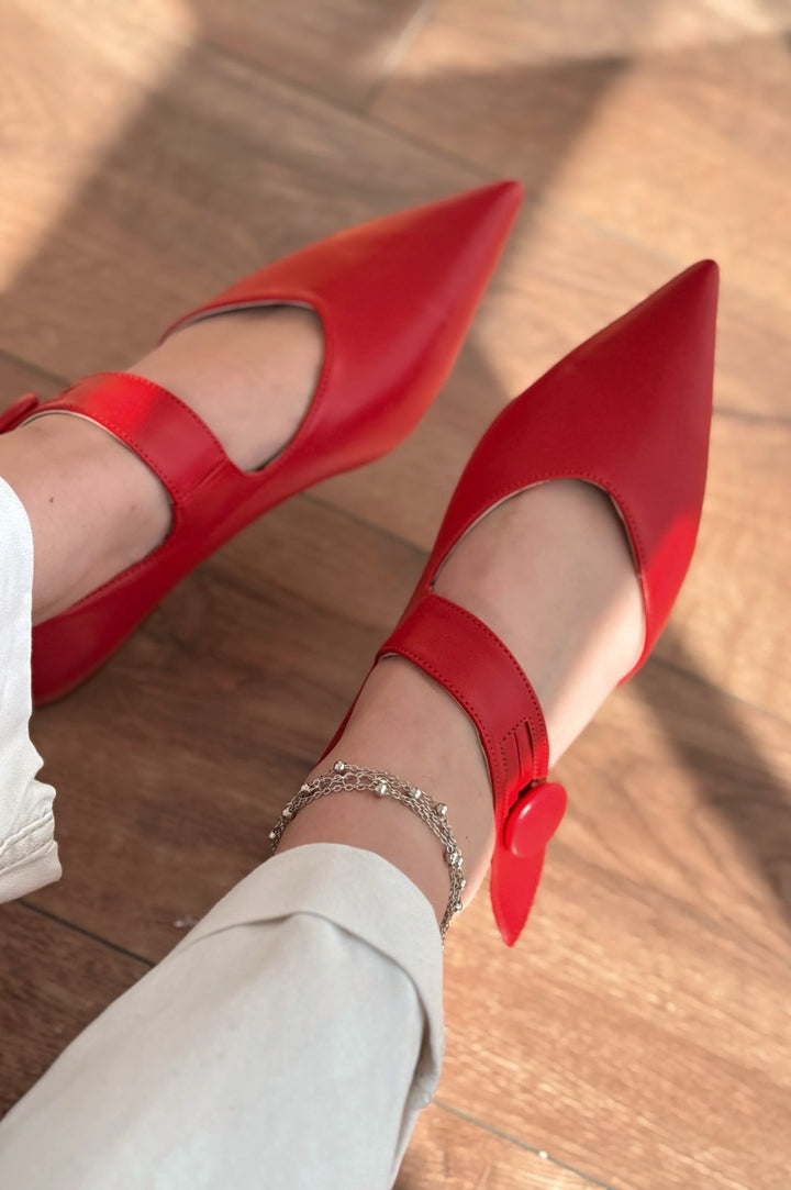 Peronsa Mat Deri Kırmızı Düğme Detaylı Babet - ILOVESHOES