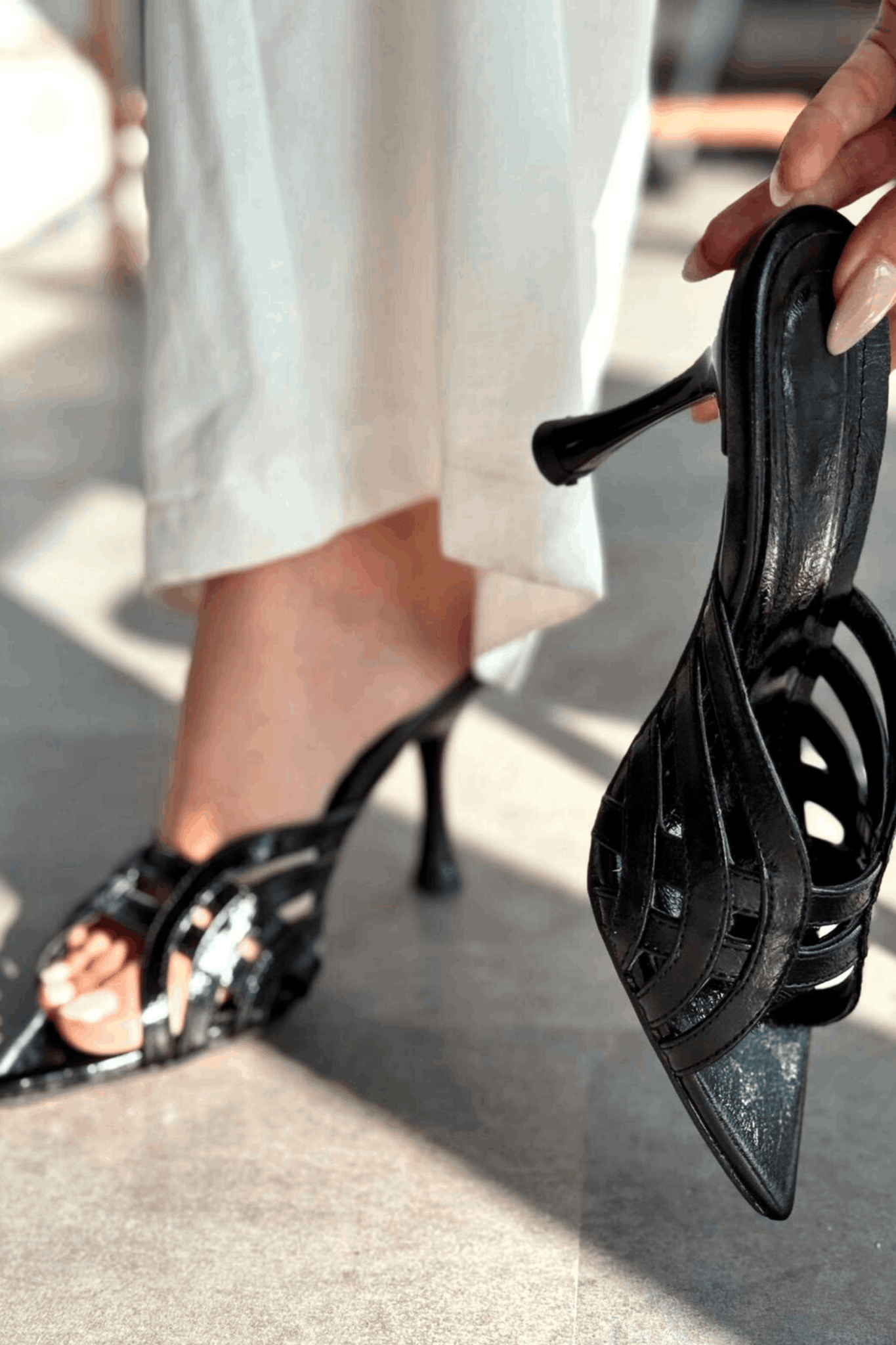 Lumon Parlak Deri Siyah Bant Detaylı Topuklu Terlik - ILOVESHOES