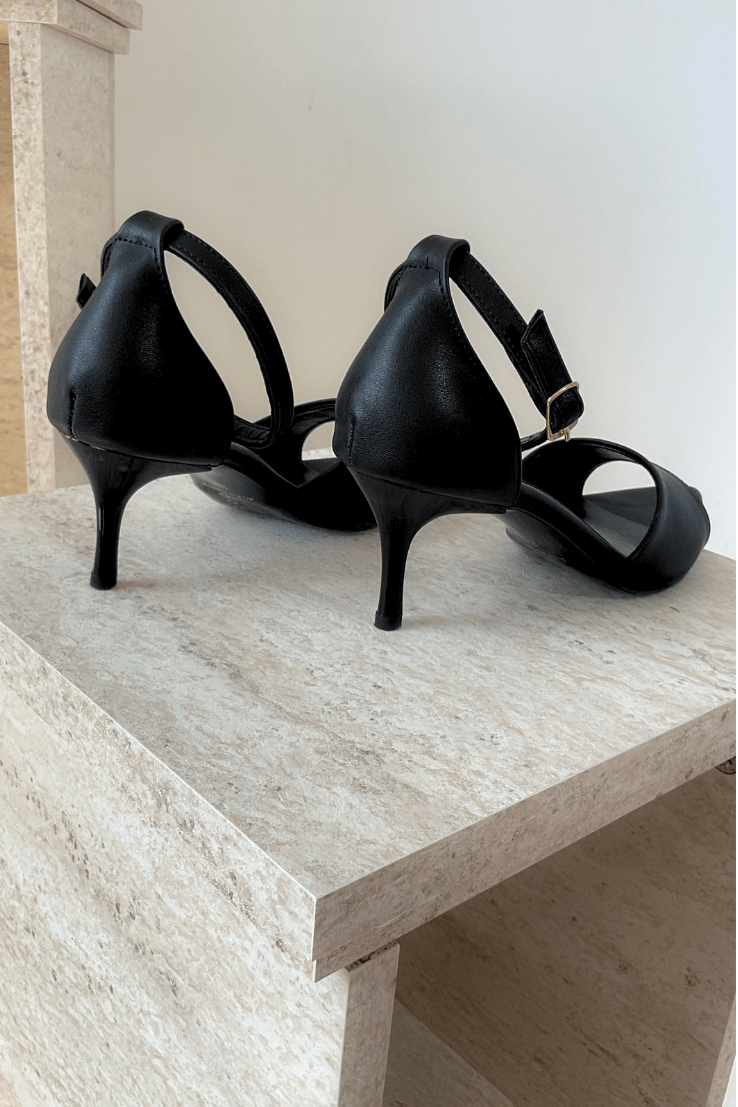 Roswed Mat Deri Toka Detaylı Sandalet Siyah - ILOVESHOES