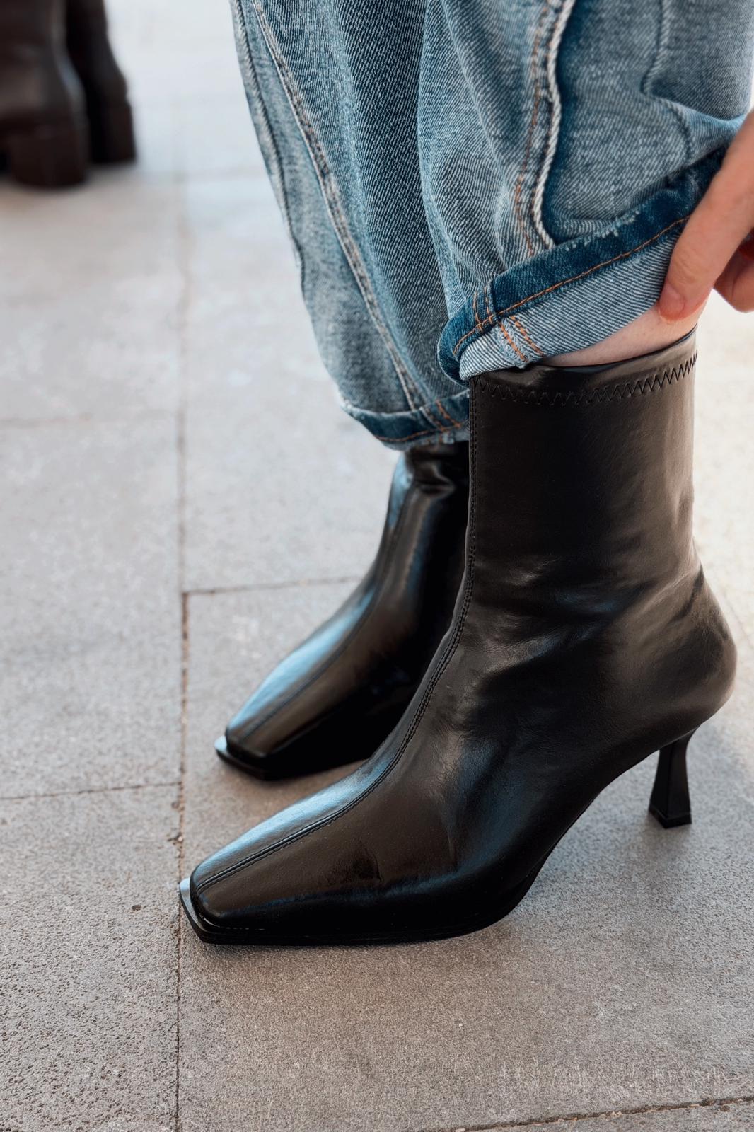 Alderie Kadın Topuklu Bot Siyah Mat Deri - ILOVESHOES