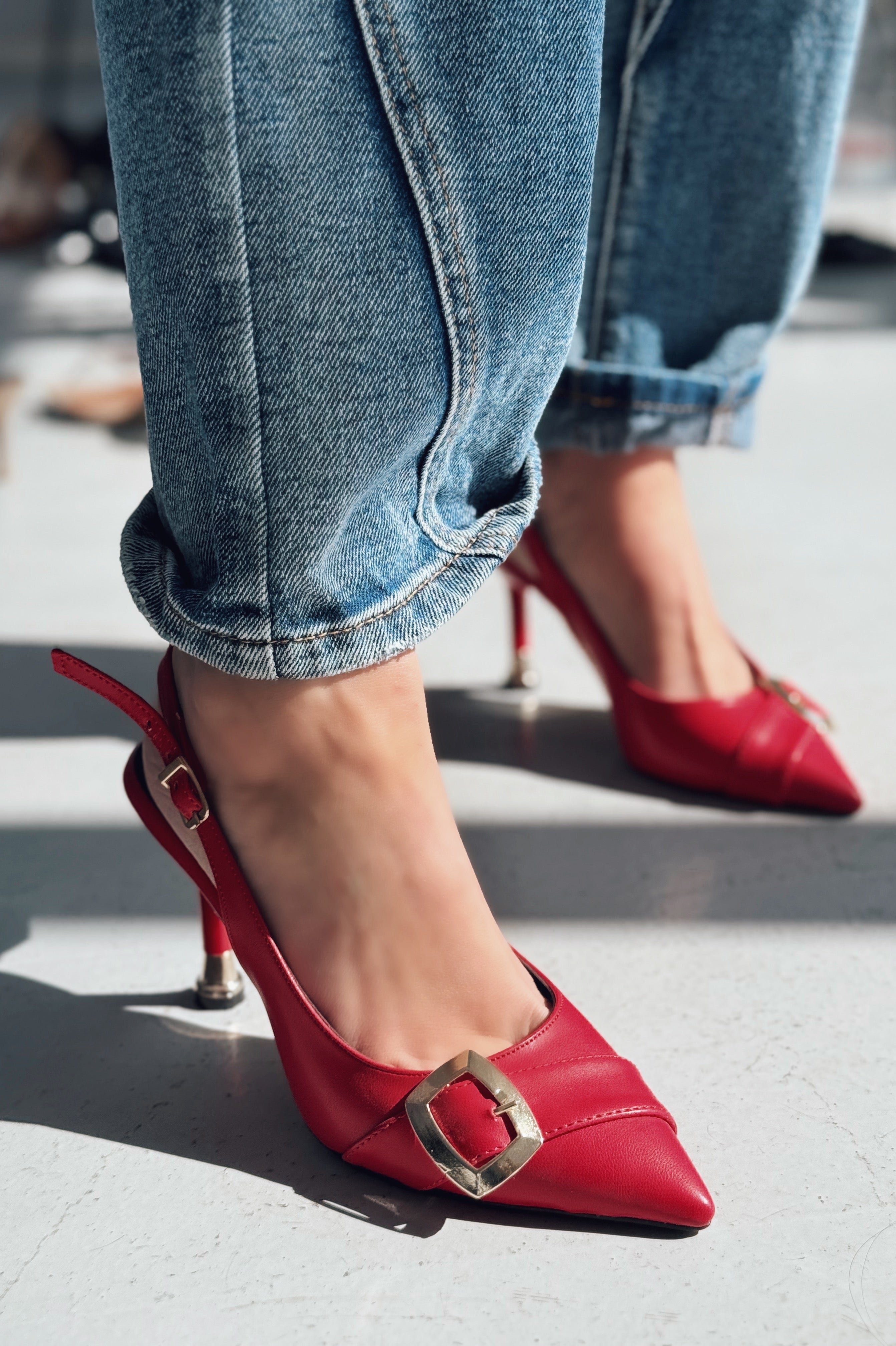 Solitre Toka Detaylı Yüksek Topuklu Kırmızı Stiletto