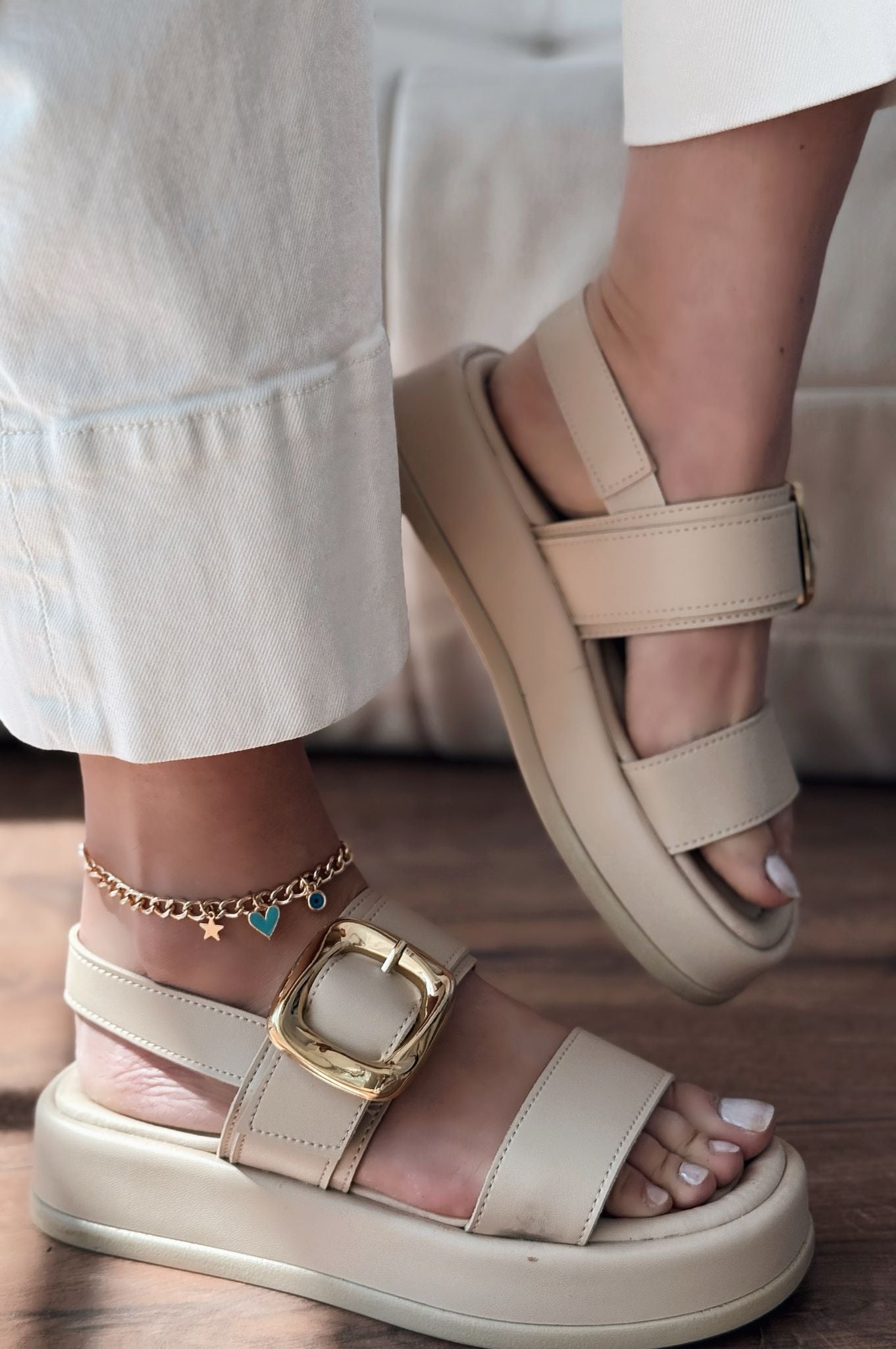Sowensa Mat Deri Toka Detaylı Kadın Sandalet Bej - ILOVESHOES