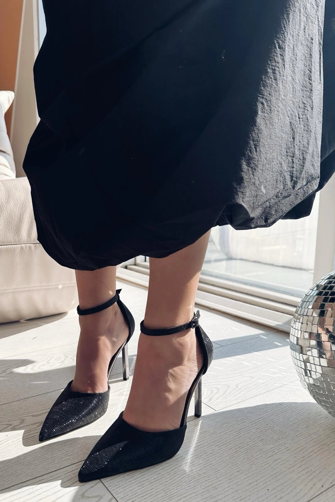 Wolly Parlak Deri Topuk Detaylı Stiletto Siyah