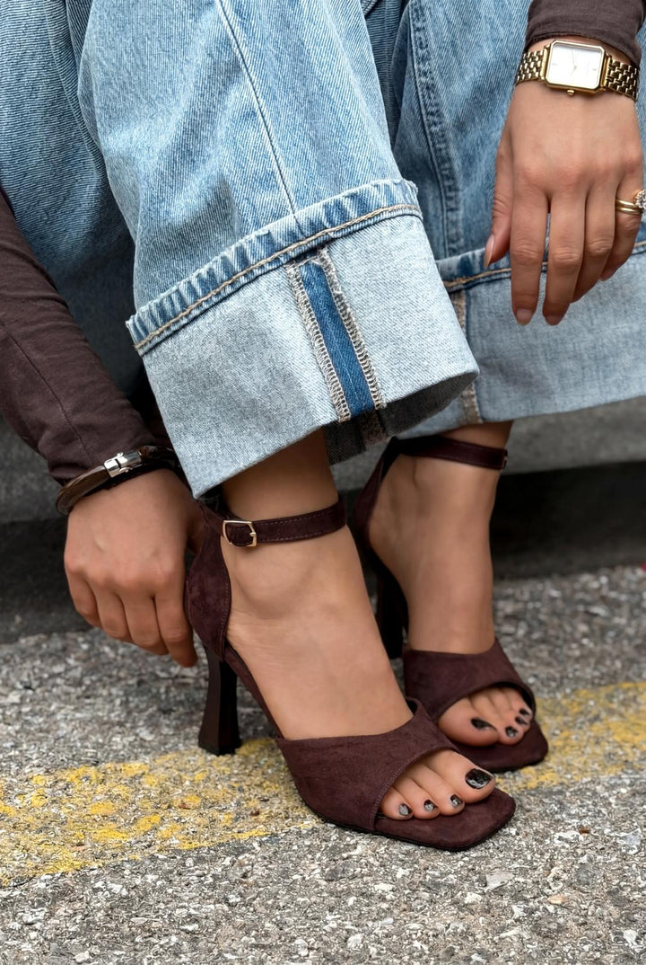 Arnel Acıkahve Süet Kadın Topuklu Sandalet - ILOVESHOES