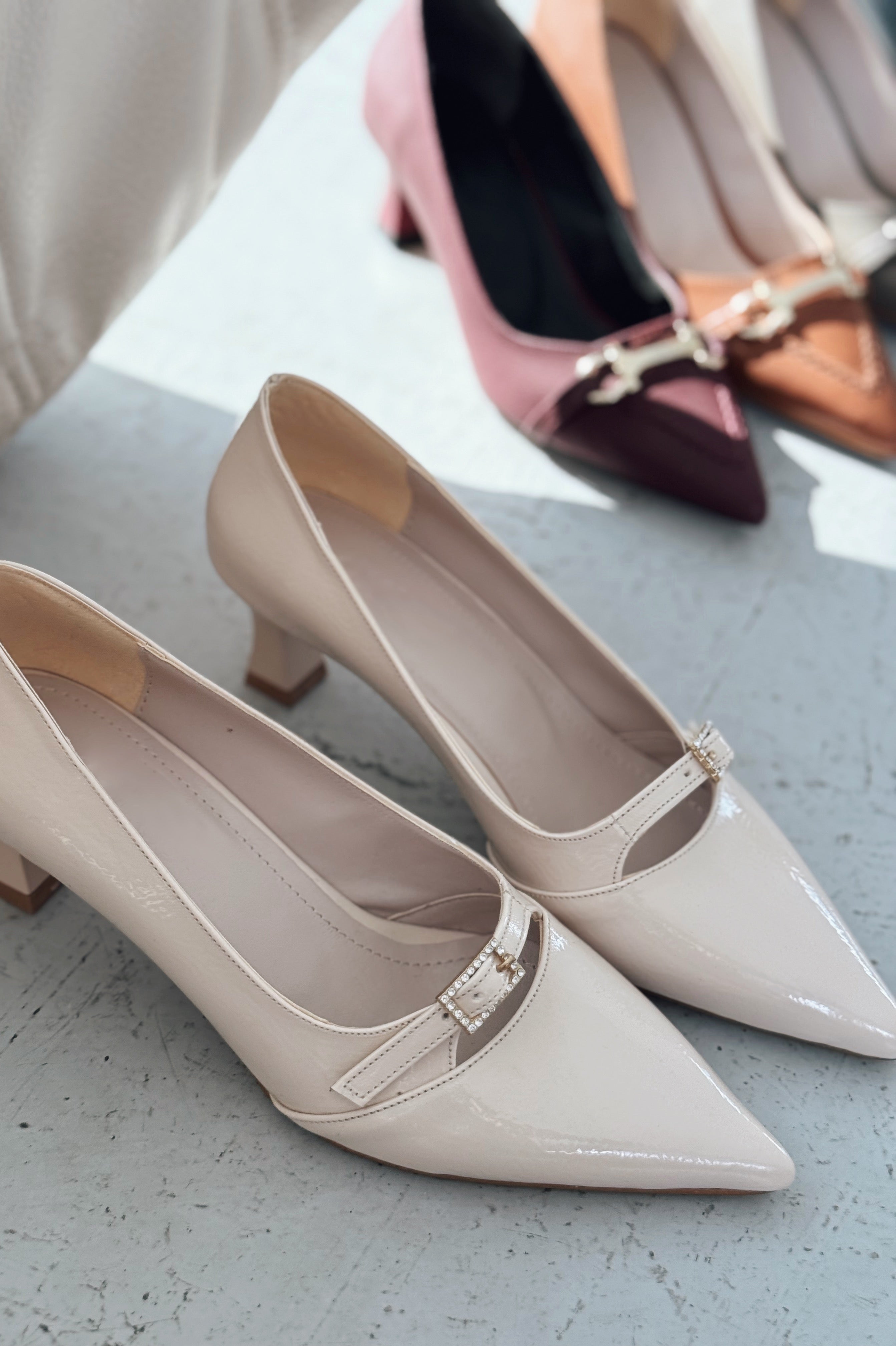 Jolor Parlak Deri Bej Toka Detaylı Stiletto
