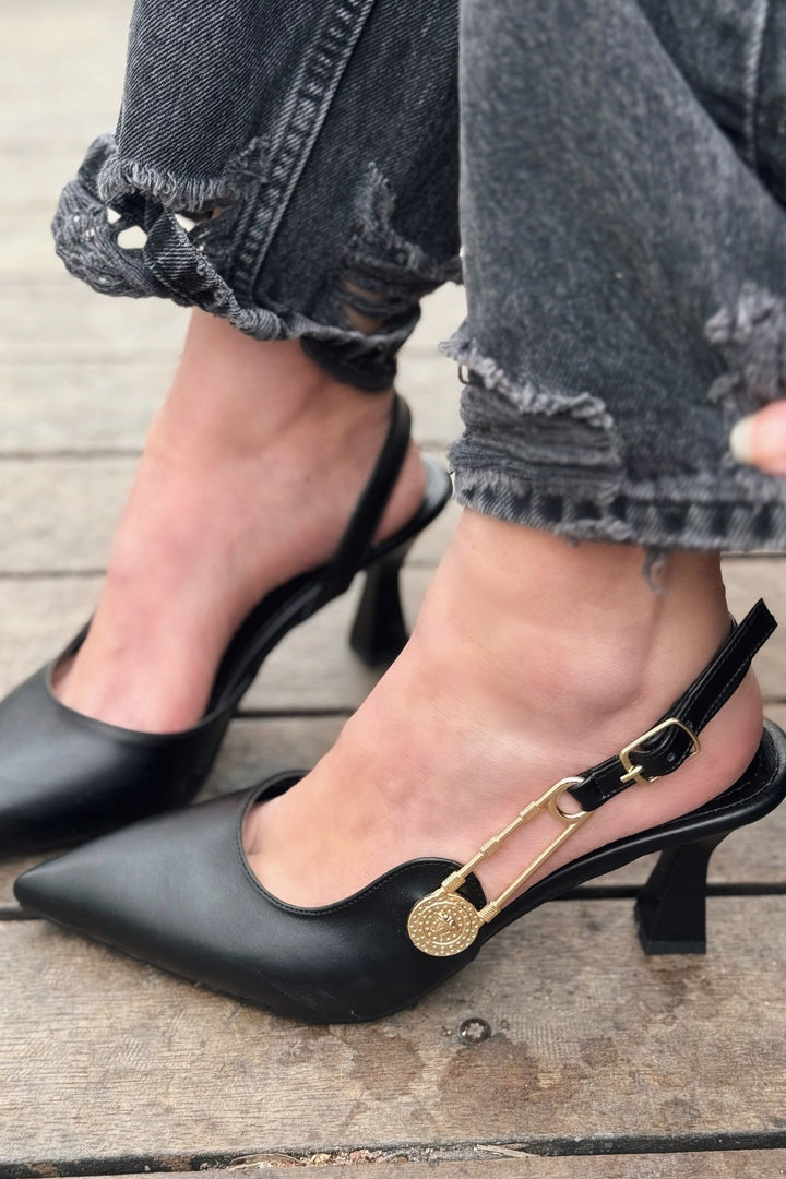 Relvor Mat Deri Siyah Toka Detaylı Stiletto