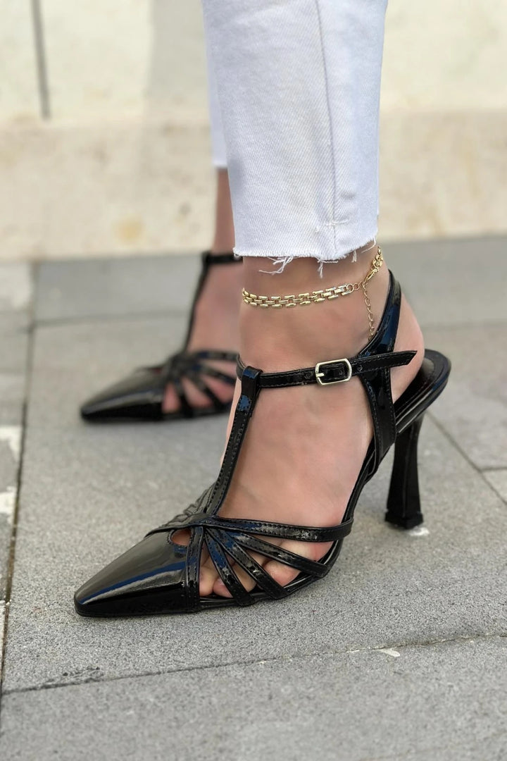 Sonedra Rugan Çapraz Bant Detaylı Stiletto Siyah