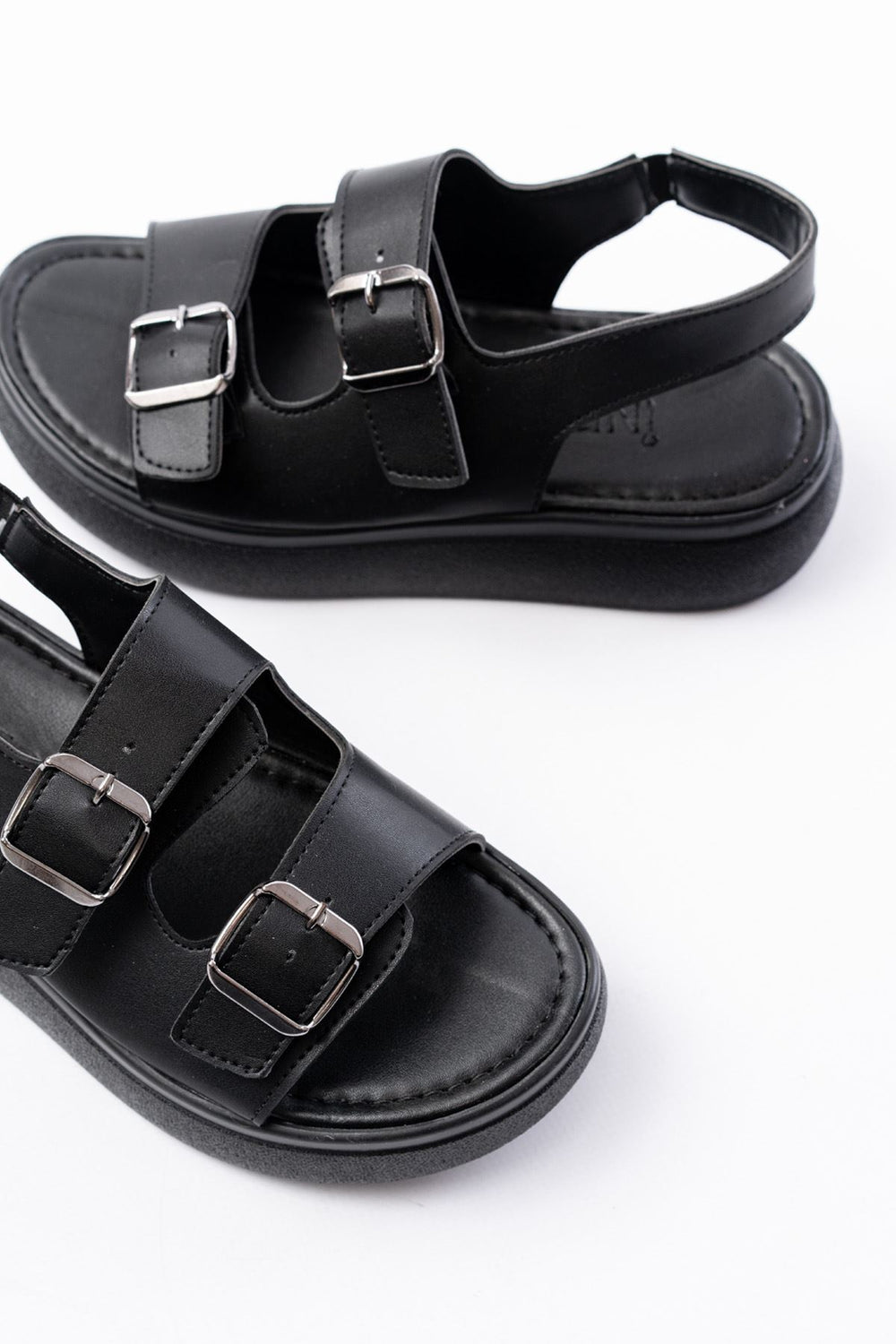 Lirona Mat Deri Siyah Toka Detaylı Kadın Sandalet - ILOVESHOES