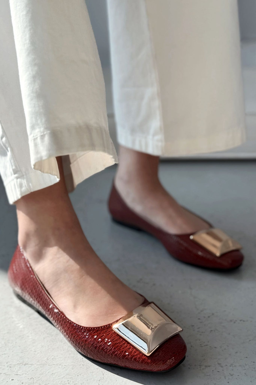 Axorend Parlak Deri Toka Detaylı Kadın Babet Bordo - ILOVESHOES