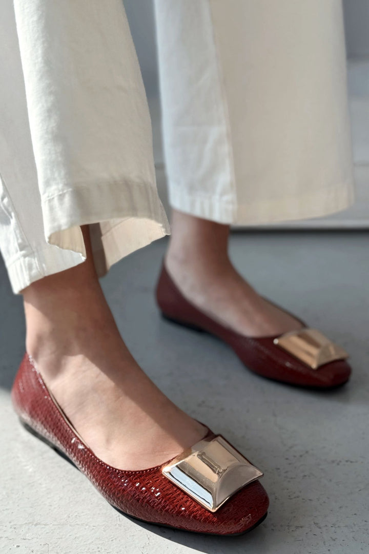 Axorend Parlak Deri Toka Detaylı Kadın Babet Bordo - ILOVESHOES