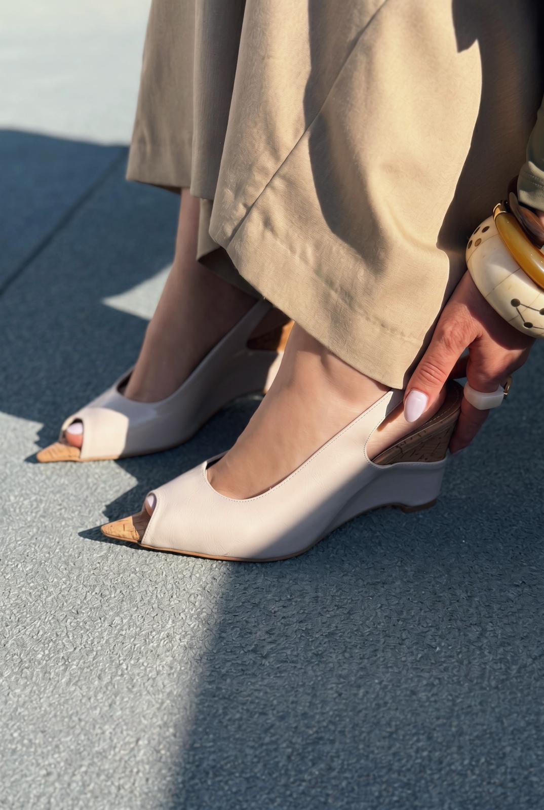 Nerov Bej Kırışık Deri Kadın Dolgu Topuklu Sandalet - ILOVESHOES