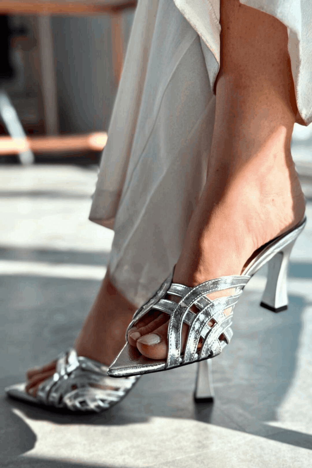 Lumon Parlak Deri Gümüş Bant Detaylı Topuklu Terlik - ILOVESHOES