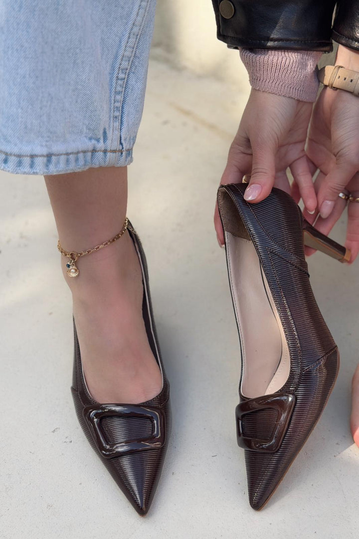 Finrel Stiletto Acıkahve Rugan Toka Detaylı - ILOVESHOES