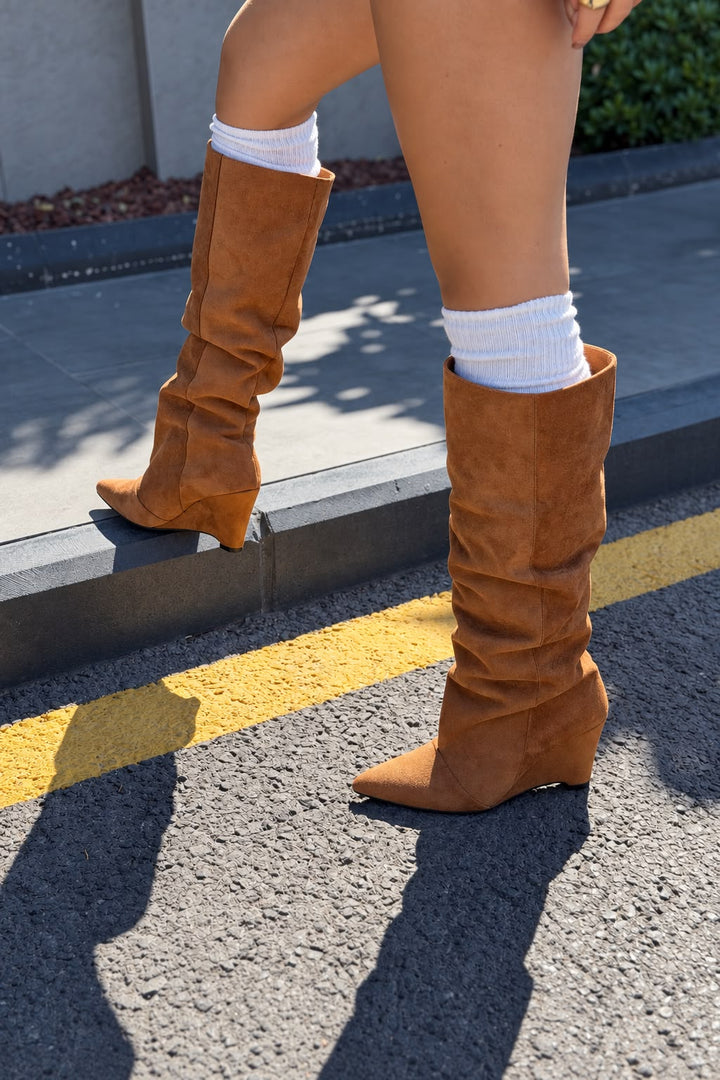 Arenia Taba Süet Kadın Dolgu Topuklu Çizme - ILOVESHOES