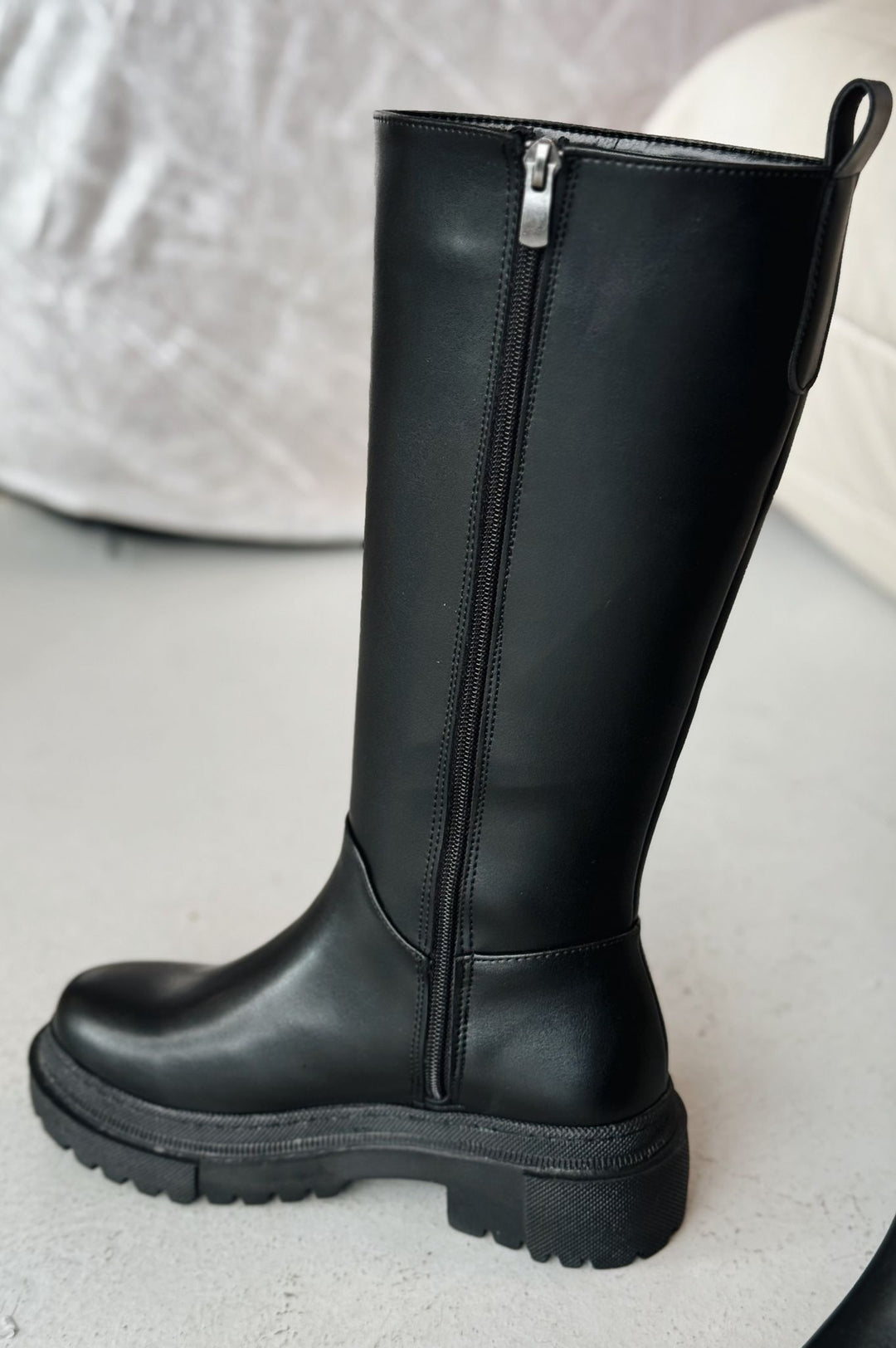 Vynor Siyah Fermuarlı Günlük Kadın Çizme