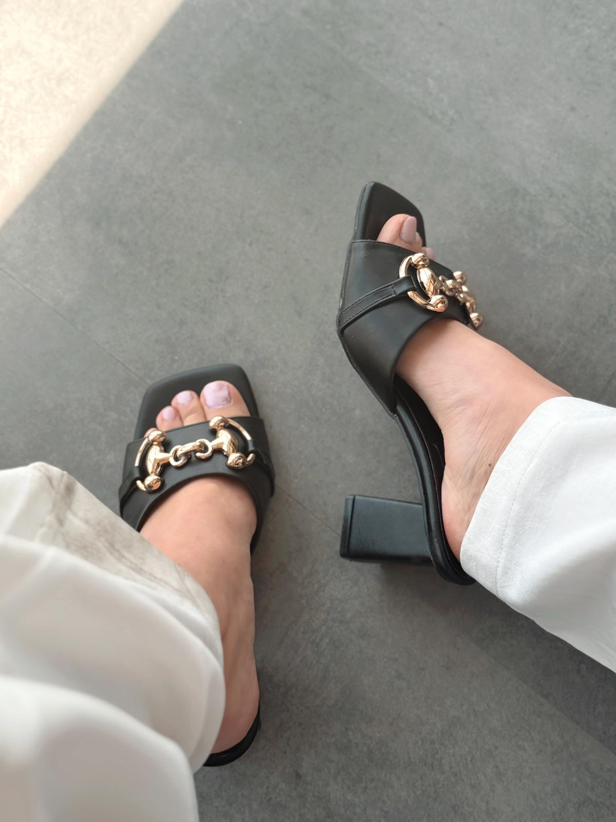 Sorey Mat Deri Siyah Toka Detaylı Kalın Topuklu Terlik - ILOVESHOES