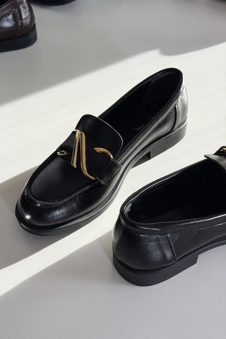Vantor Kadın Loafer Siyah Mat Deri Toka Detaylı - ILOVESHOES