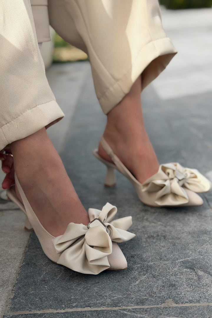 Velune Stiletto Bej Saten Fiyonk Detaylı - ILOVESHOES