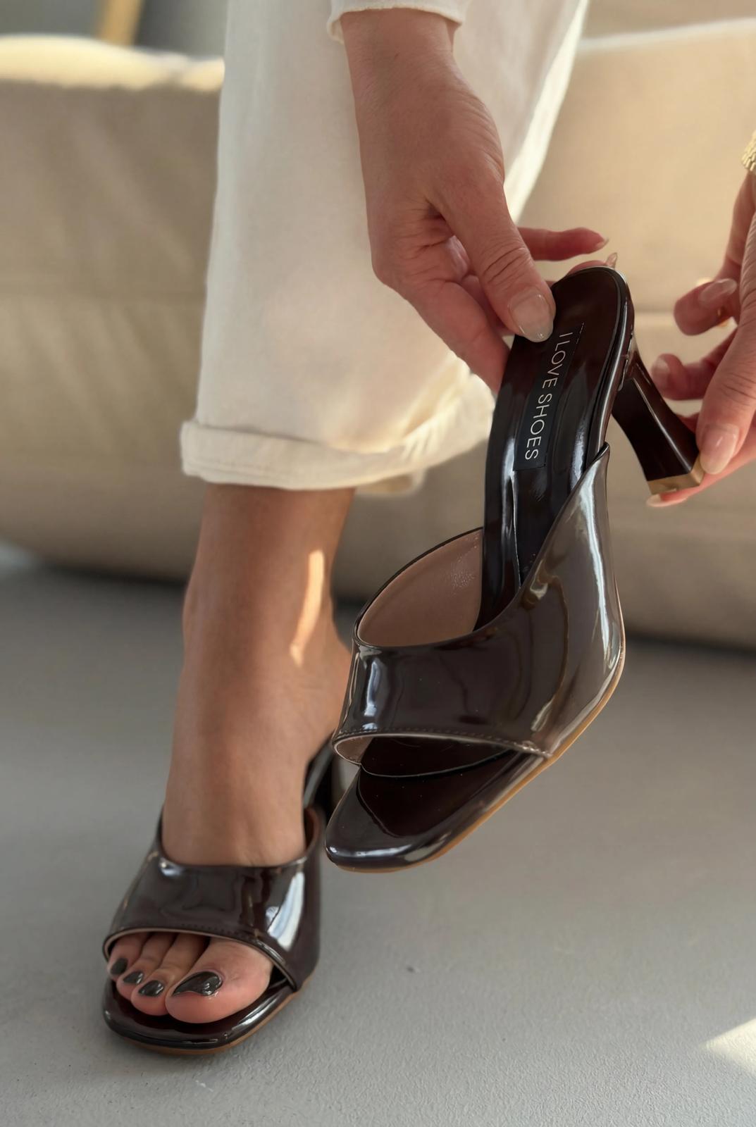 Arinor Topuklu Terlik Acıkahve Rugan - ILOVESHOES