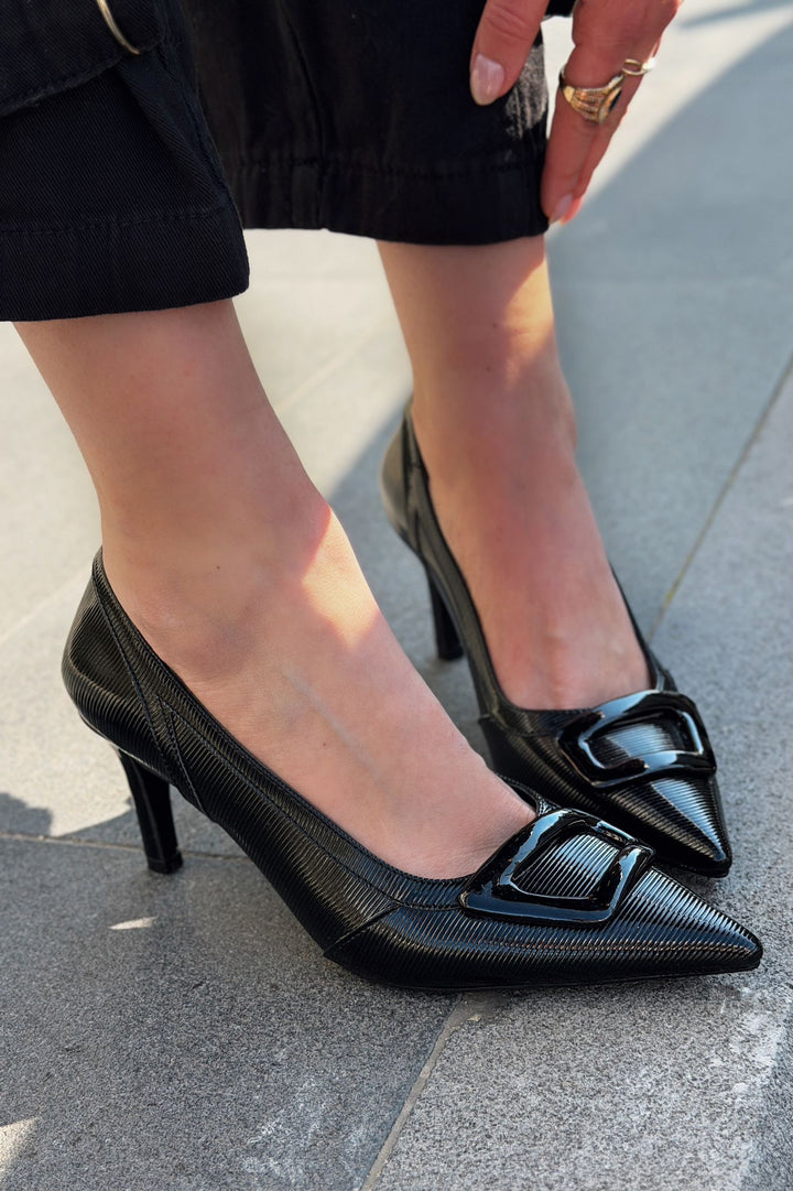 Finrel Stiletto Siyah Rugan Toka Detaylı - ILOVESHOES